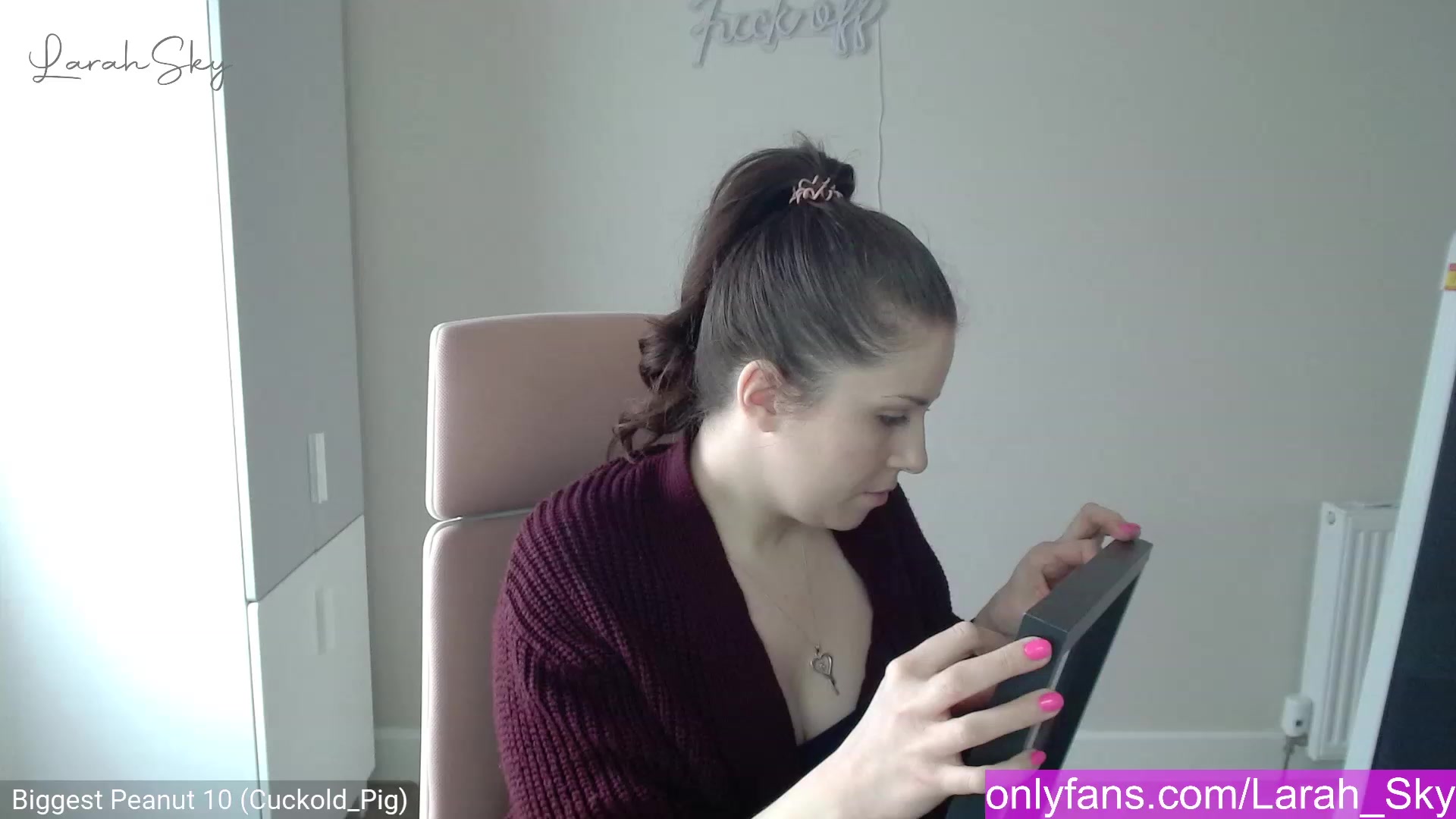 Gallery image thumbnail from Larah_Sky's myfreecams stream on, 02/27/2023, 12:53 image 9 of 20