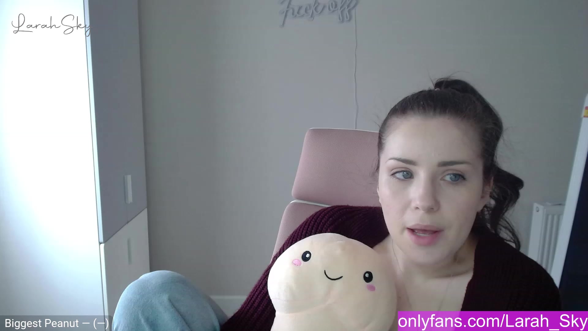 Gallery image thumbnail from Larah_Sky's myfreecams stream on, 02/27/2023, 12:53 image 2 of 20