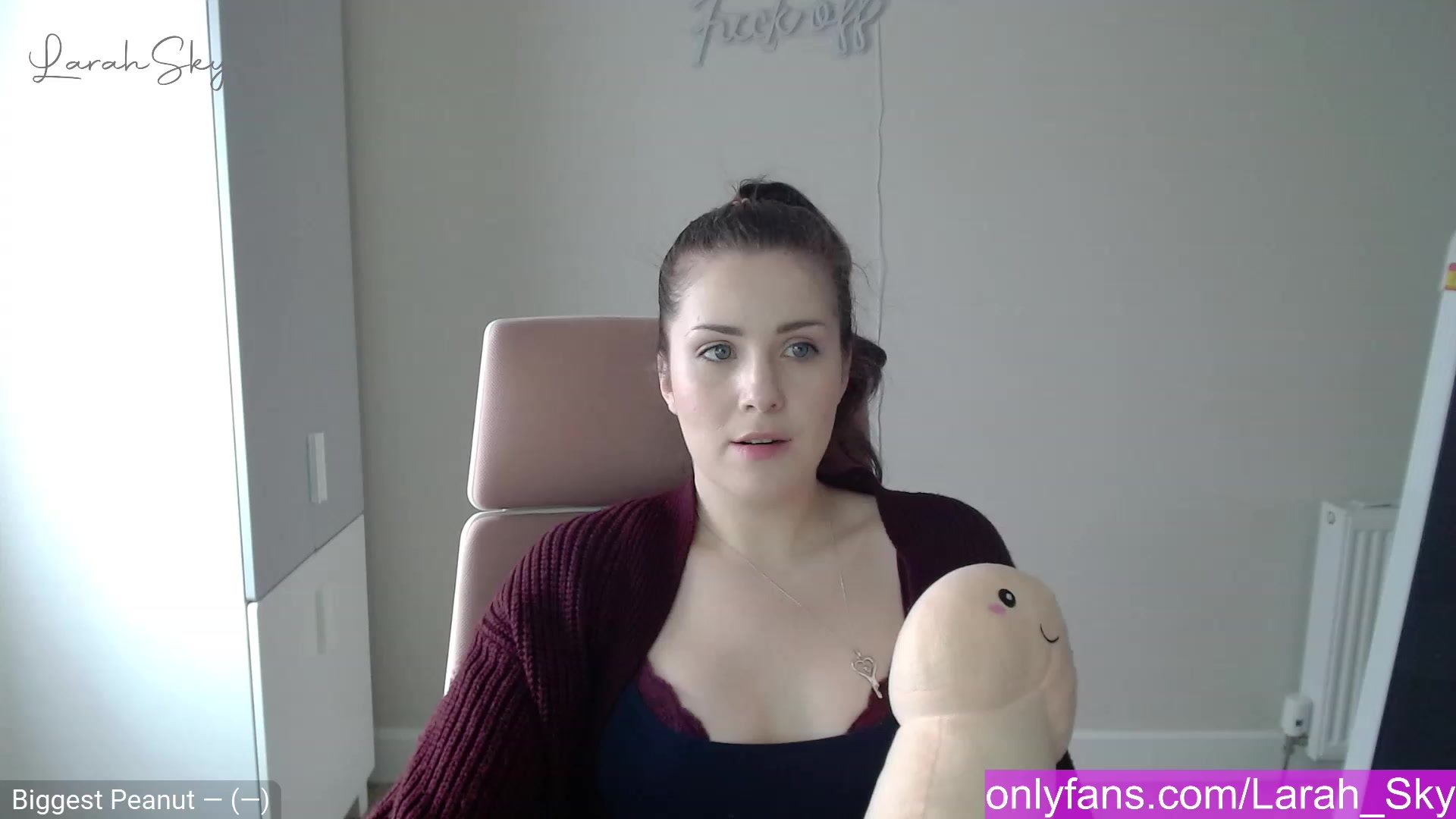 Gallery image thumbnail from Larah_Sky's myfreecams stream on, 02/27/2023, 12:53 image 3 of 20