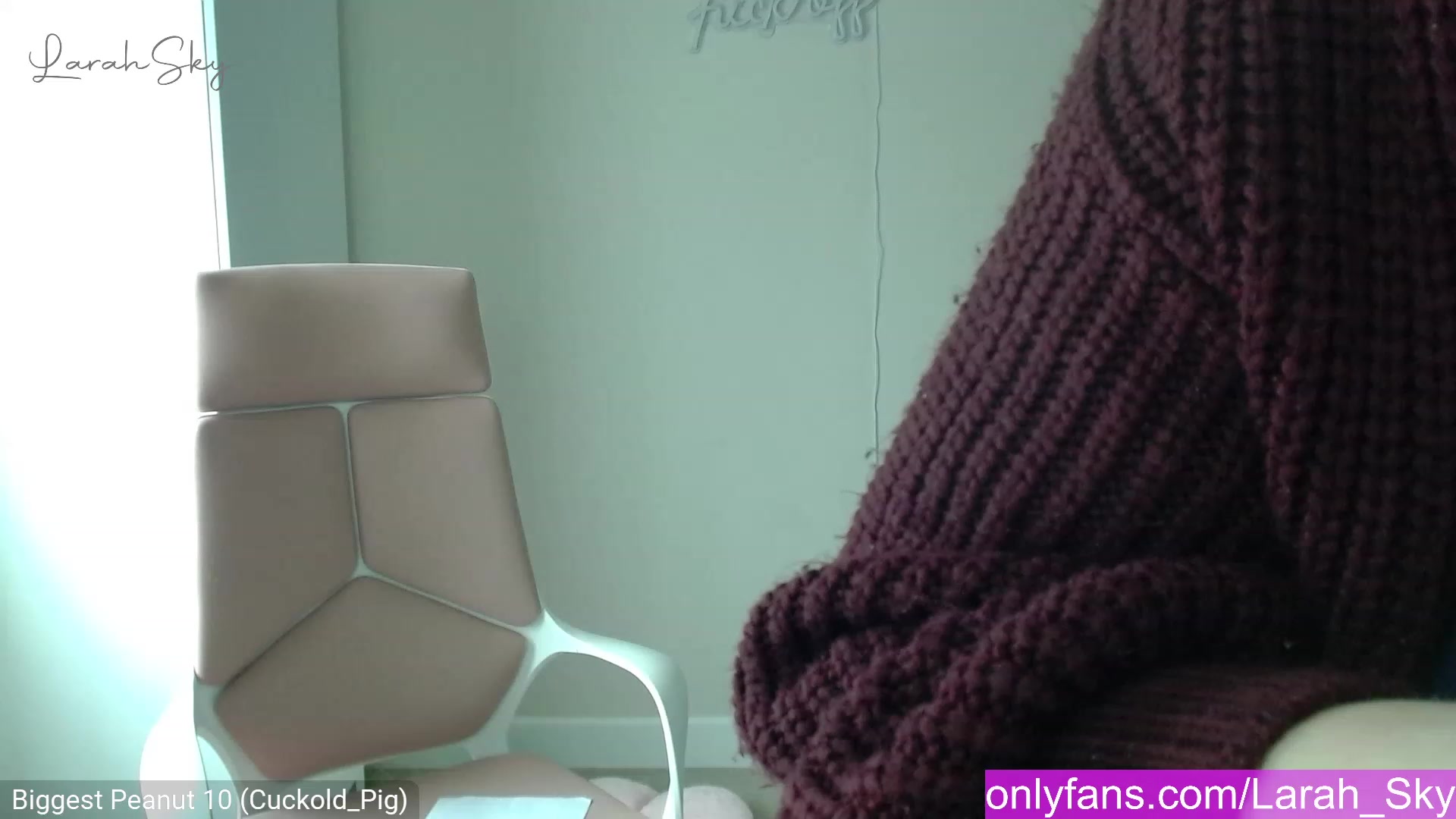 Gallery image thumbnail from Larah_Sky's myfreecams stream on, 02/27/2023, 12:53 image 17 of 20