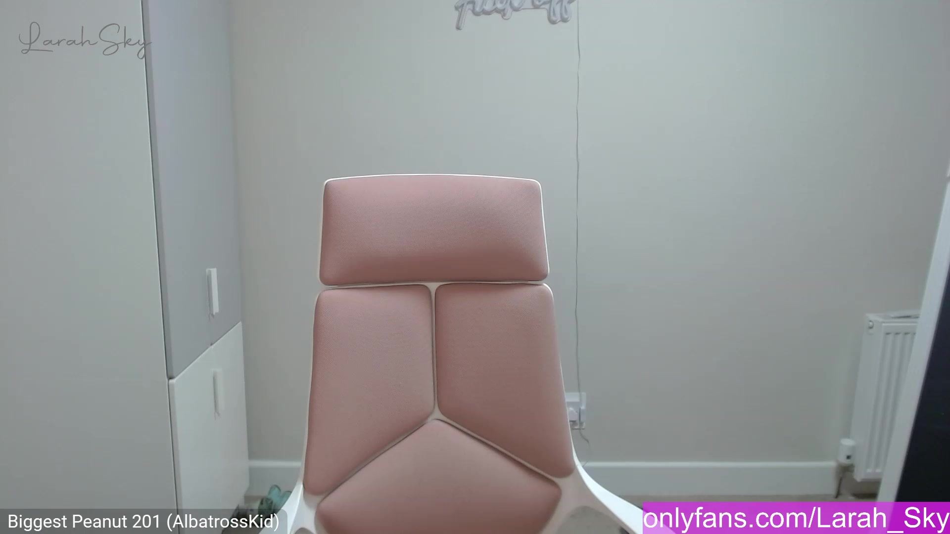 Gallery image thumbnail from Larah_Sky's myfreecams stream on, 02/27/2023, 23:51 image 16 of 20