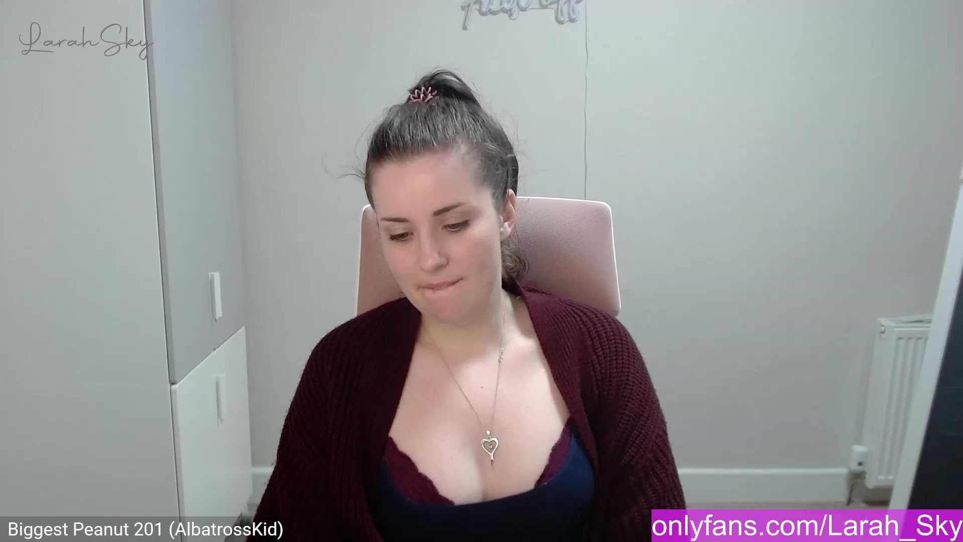 Gallery image thumbnail from Larah_Sky's myfreecams stream on, 02/27/2023, 23:51 image 15 of 20