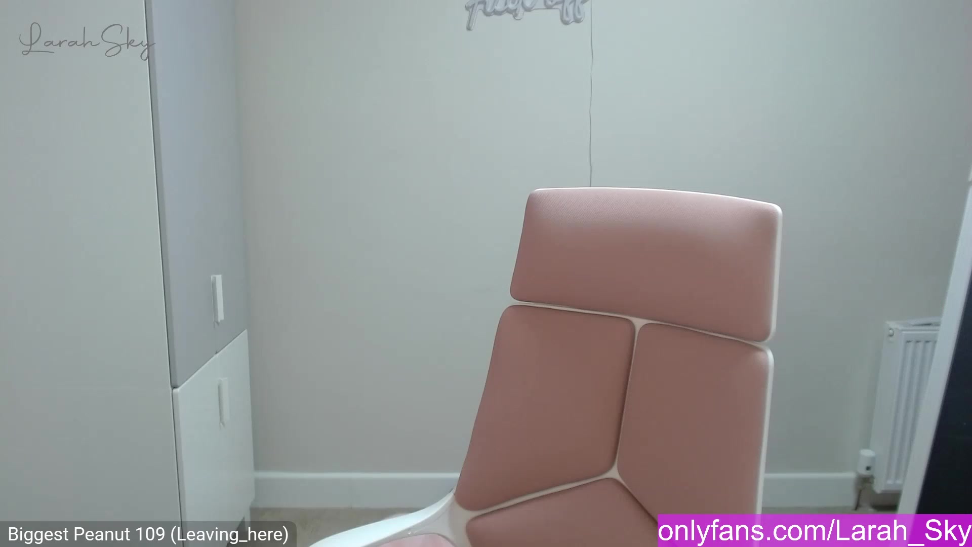 Gallery image thumbnail from Larah_Sky's myfreecams stream on, 02/27/2023, 23:51 image 10 of 20