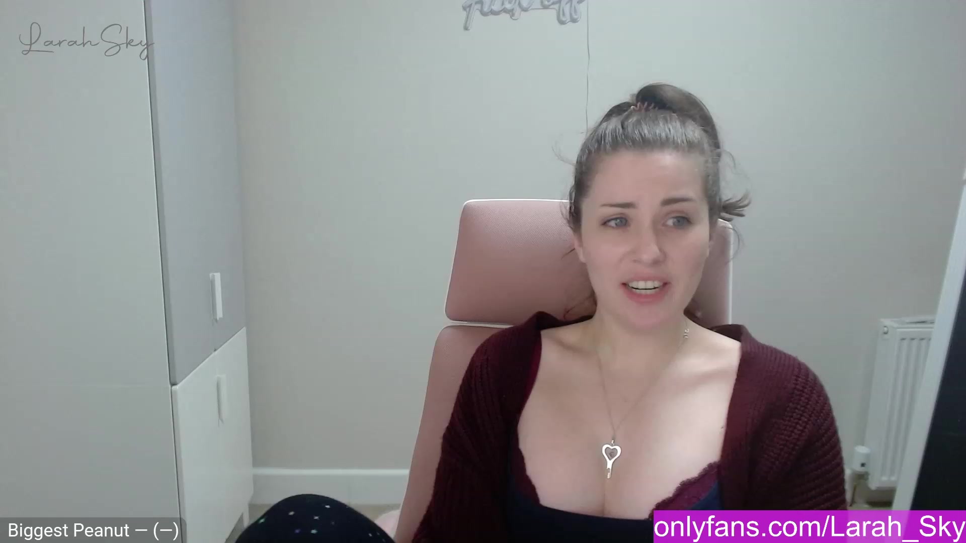 Gallery image thumbnail from Larah_Sky's myfreecams stream on, 02/27/2023, 23:51 image 2 of 20