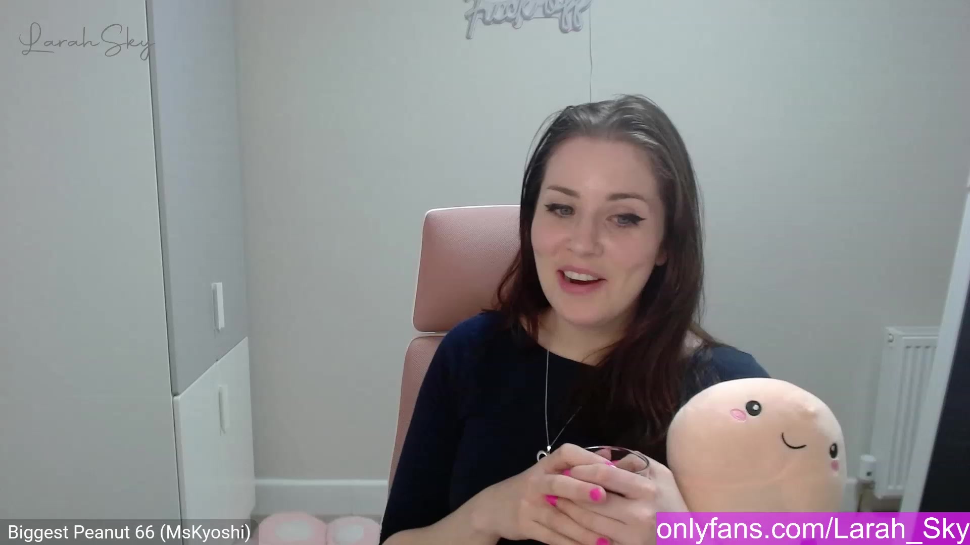 Gallery image thumbnail from Larah_Sky's myfreecams stream on, 03/02/2023, 24:36 image 12 of 20