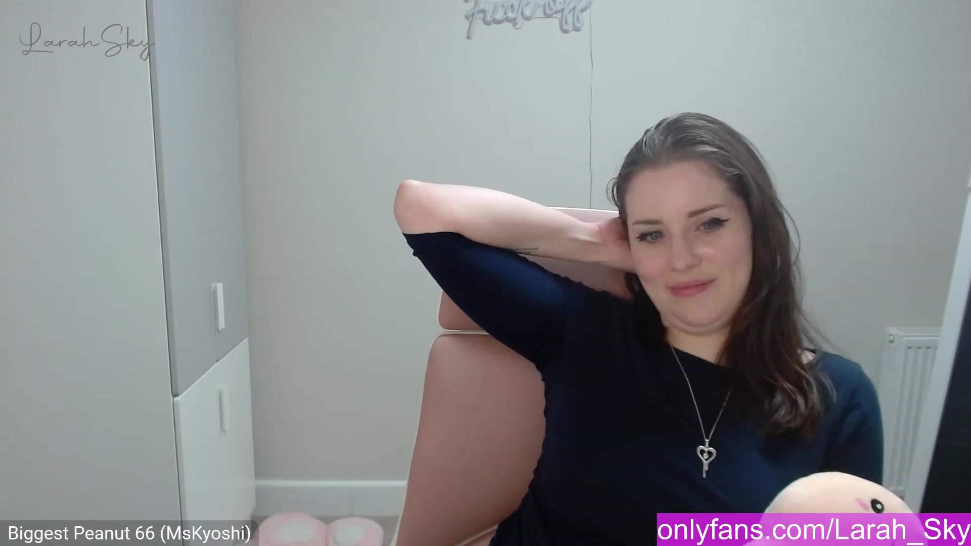 Gallery image thumbnail from Larah_Sky's myfreecams stream on, 03/02/2023, 24:36 image 9 of 20