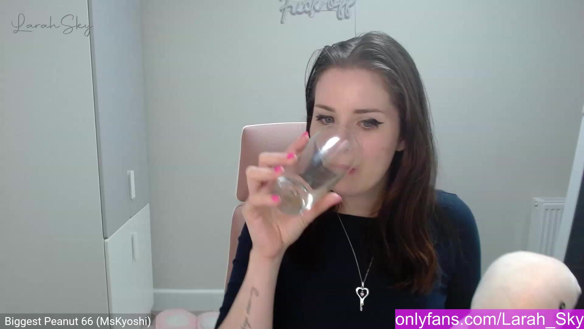 Gallery image thumbnail from Larah_Sky's myfreecams stream on, 03/02/2023, 24:36 image 11 of 20