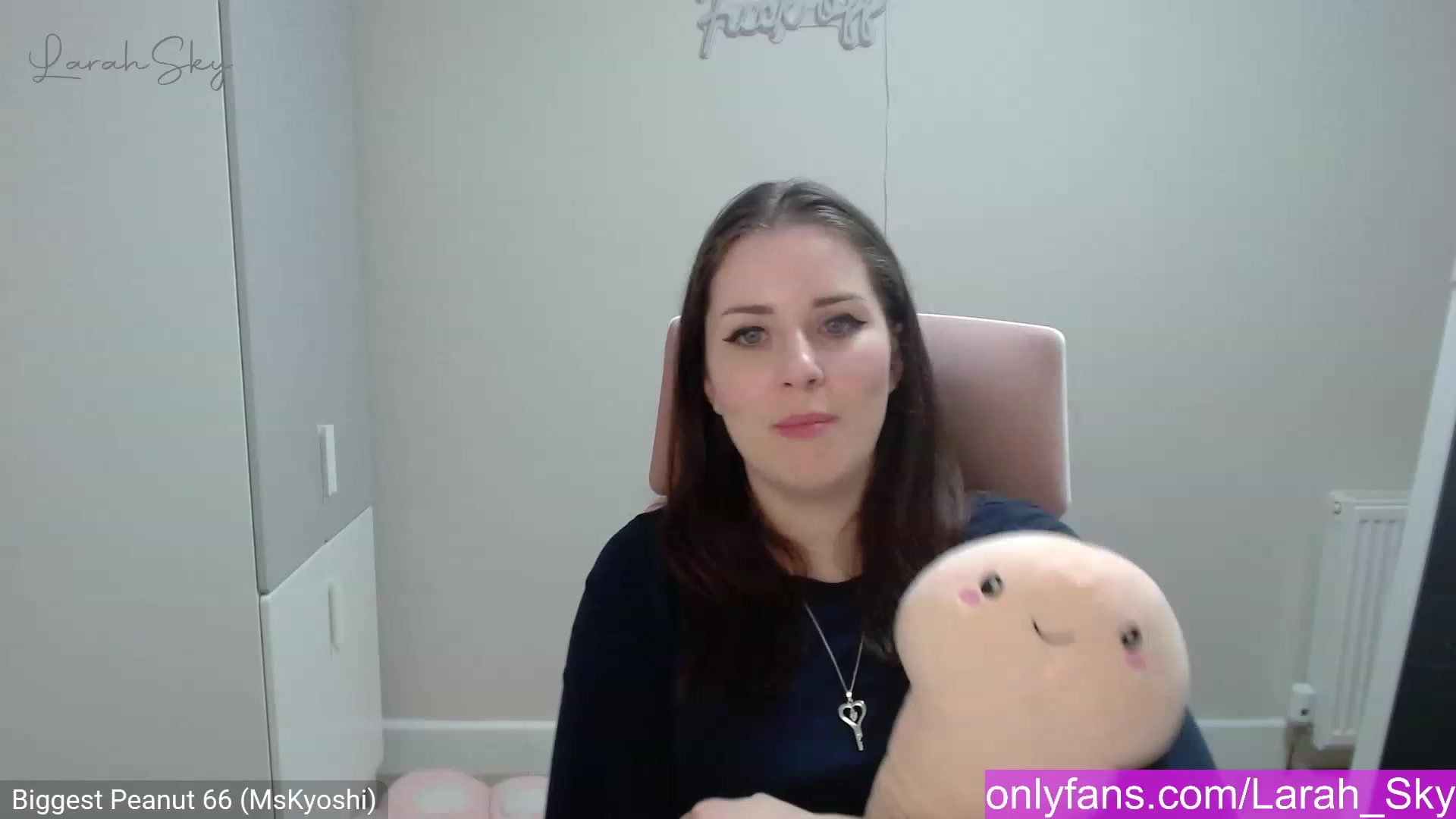 Gallery image thumbnail from Larah_Sky's myfreecams stream on, 03/02/2023, 24:36 image 7 of 20