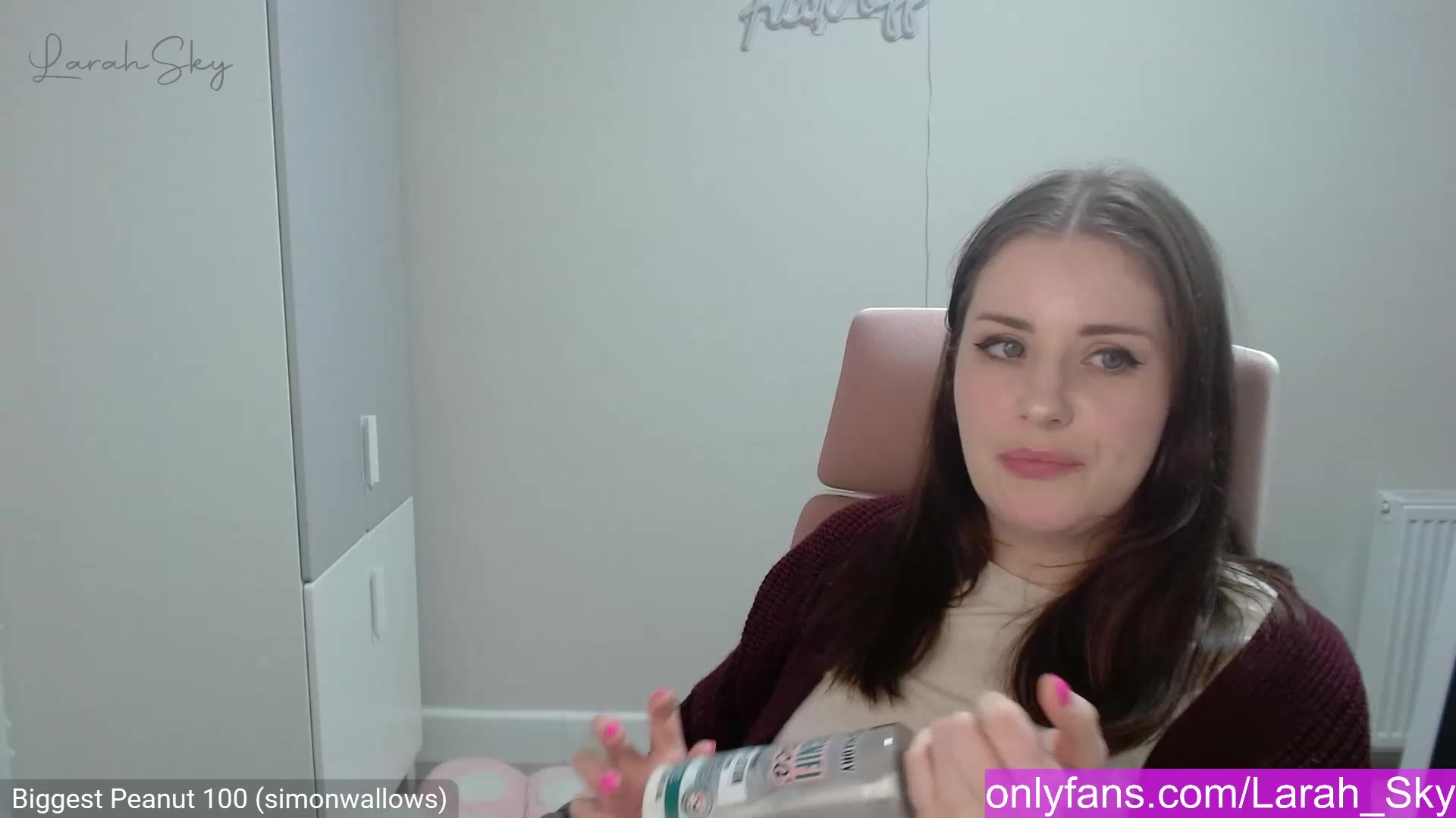 Gallery image thumbnail from Larah_Sky's myfreecams stream on, 03/02/2023, 22:17 image 8 of 20