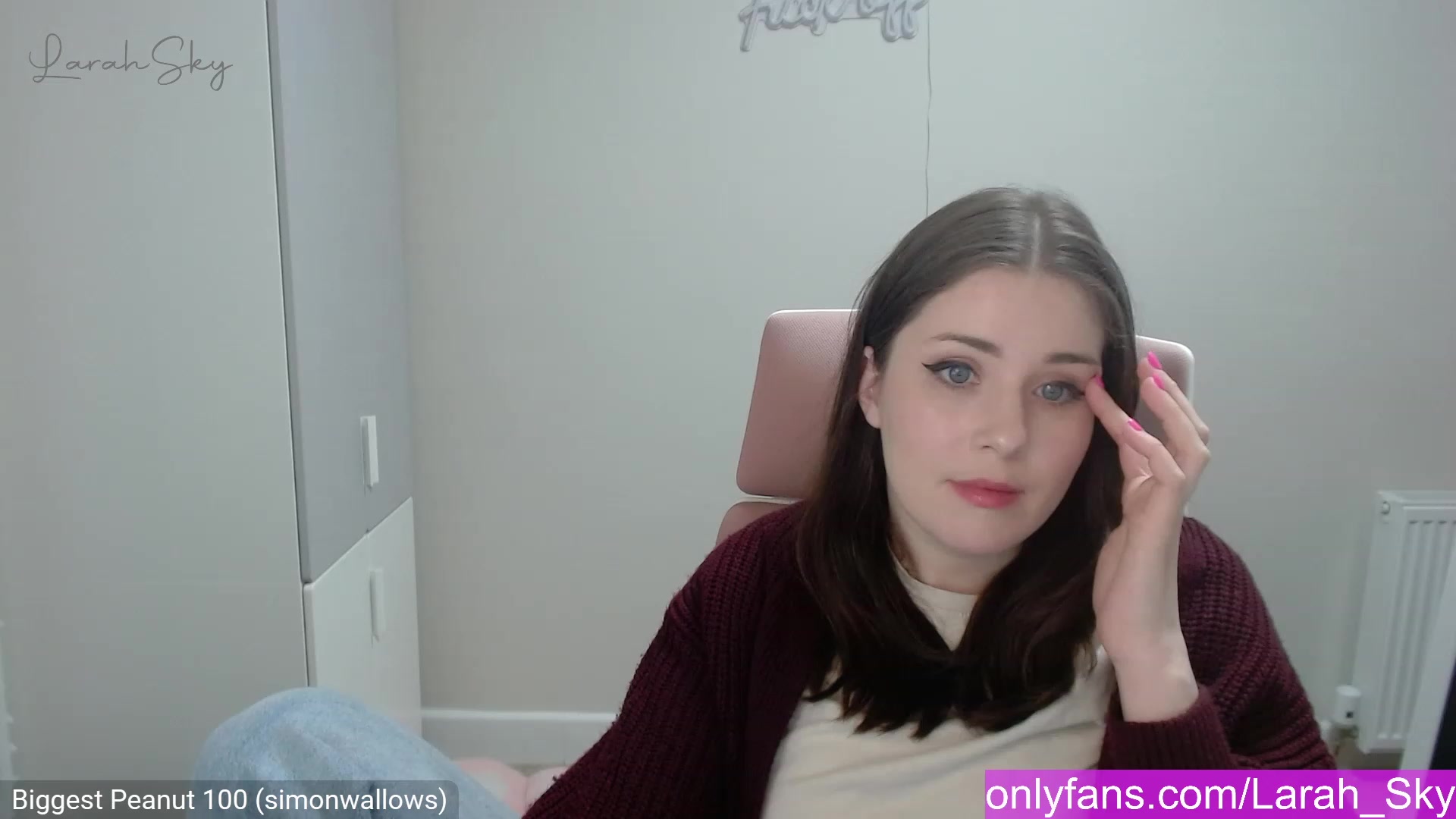 Gallery image thumbnail from Larah_Sky's myfreecams stream on, 03/02/2023, 22:17 image 2 of 20