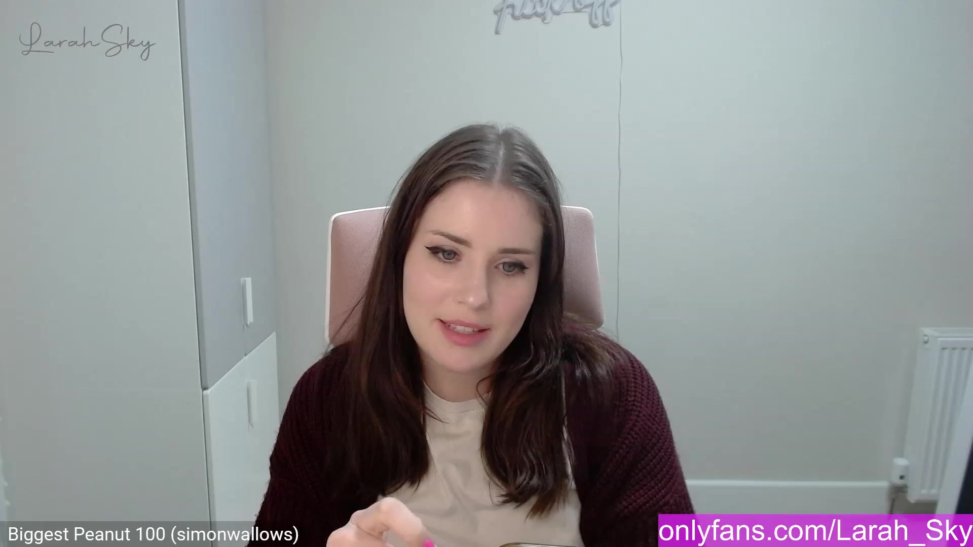 Gallery image thumbnail from Larah_Sky's myfreecams stream on, 03/02/2023, 22:17 image 7 of 20