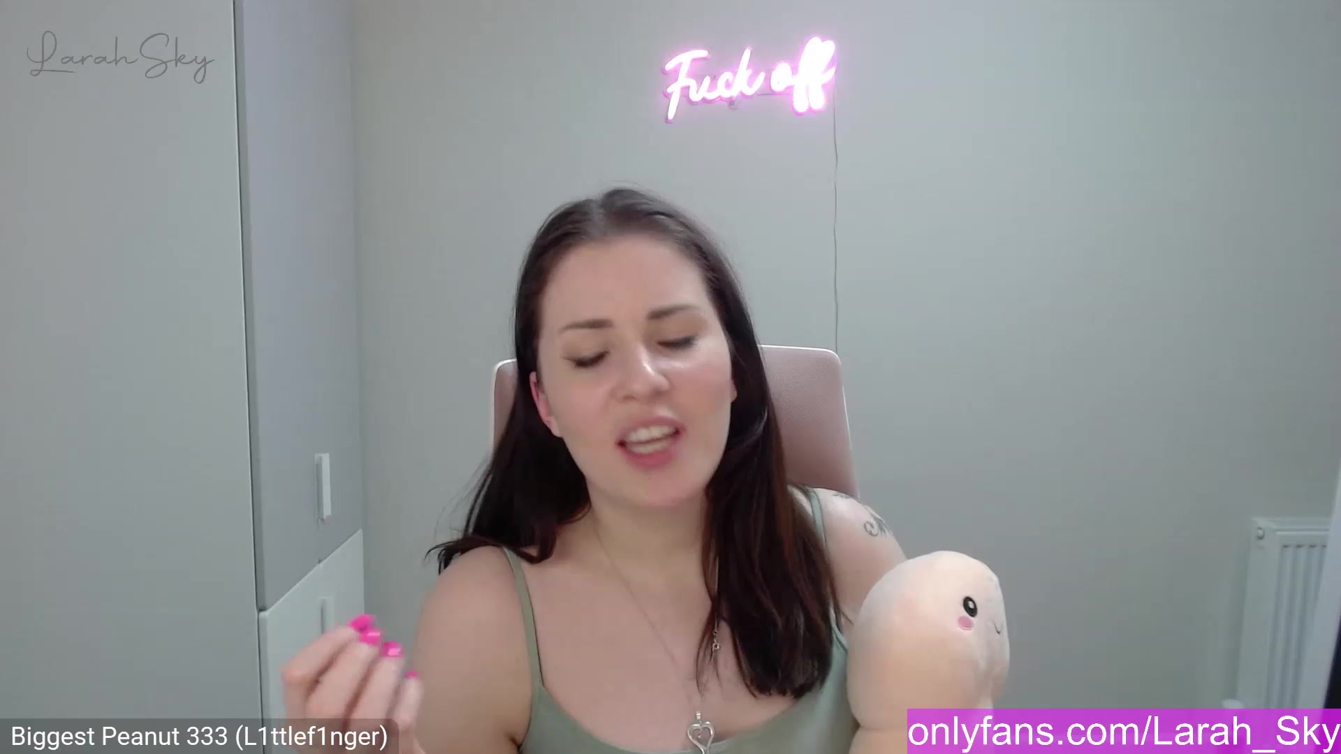 Gallery image thumbnail from Larah_Sky's myfreecams stream on, 03/03/2023, 22:44 image 9 of 20