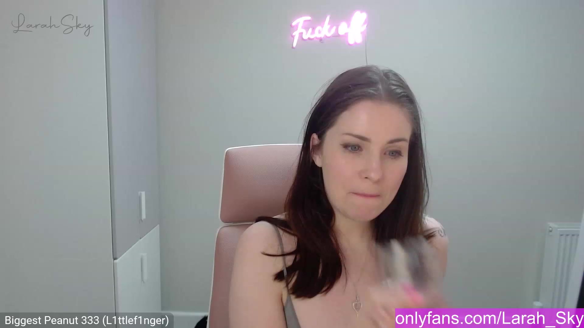 Gallery image thumbnail from Larah_Sky's myfreecams stream on, 03/03/2023, 23:33 image 17 of 20