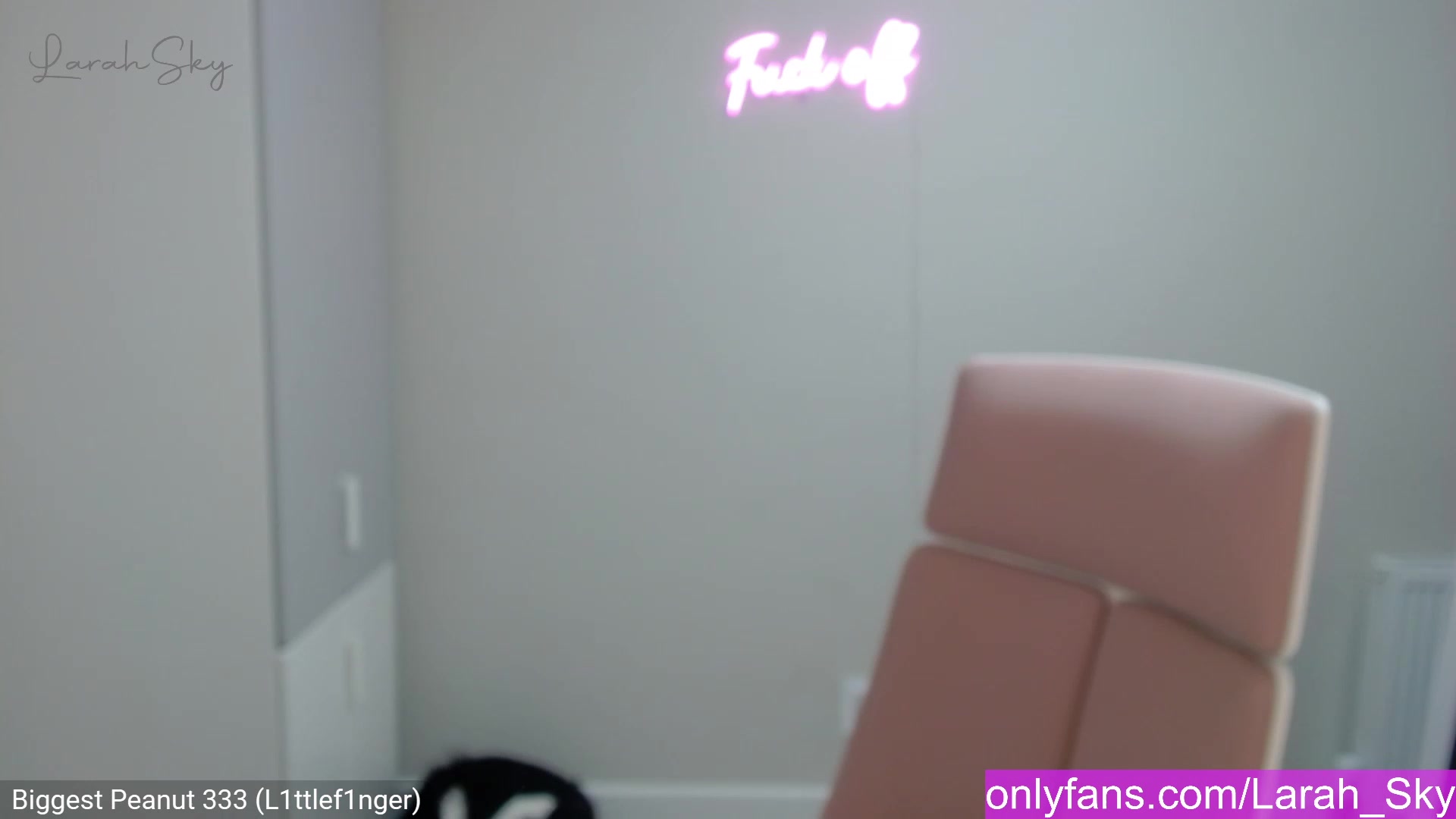 Gallery image thumbnail from Larah_Sky's myfreecams stream on, 03/03/2023, 23:33 image 4 of 20