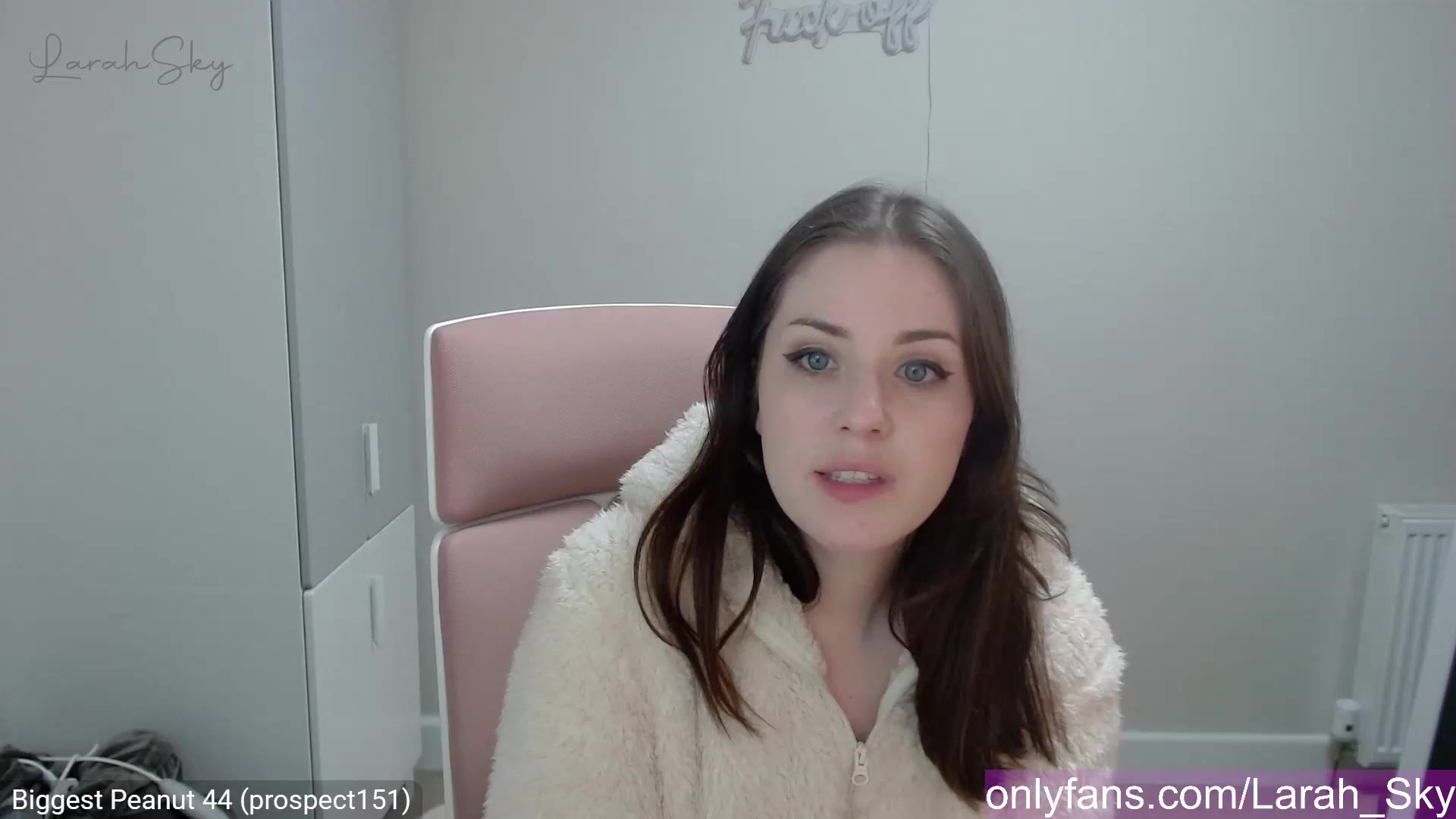 Gallery image thumbnail from Larah_Sky's myfreecams stream on, 03/11/2023, 20:55 image 10 of 20