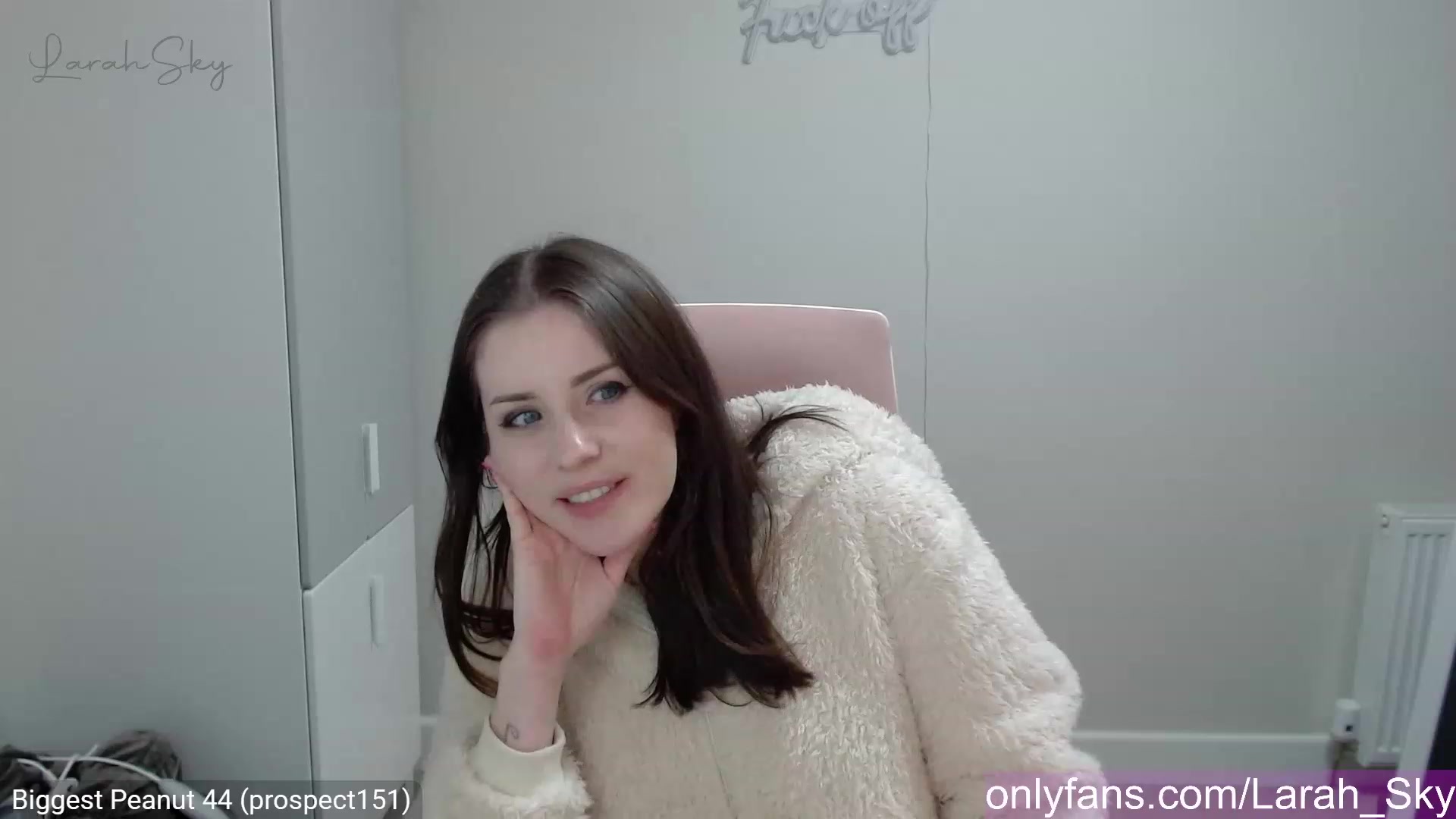 Gallery image thumbnail from Larah_Sky's myfreecams stream on, 03/11/2023, 20:55 image 12 of 20