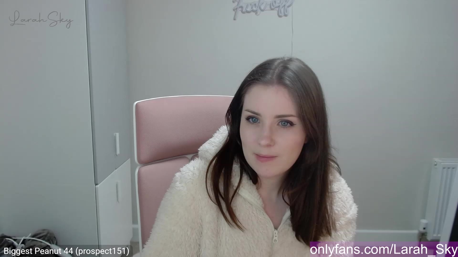 Gallery image thumbnail from Larah_Sky's myfreecams stream on, 03/11/2023, 20:55 image 11 of 20