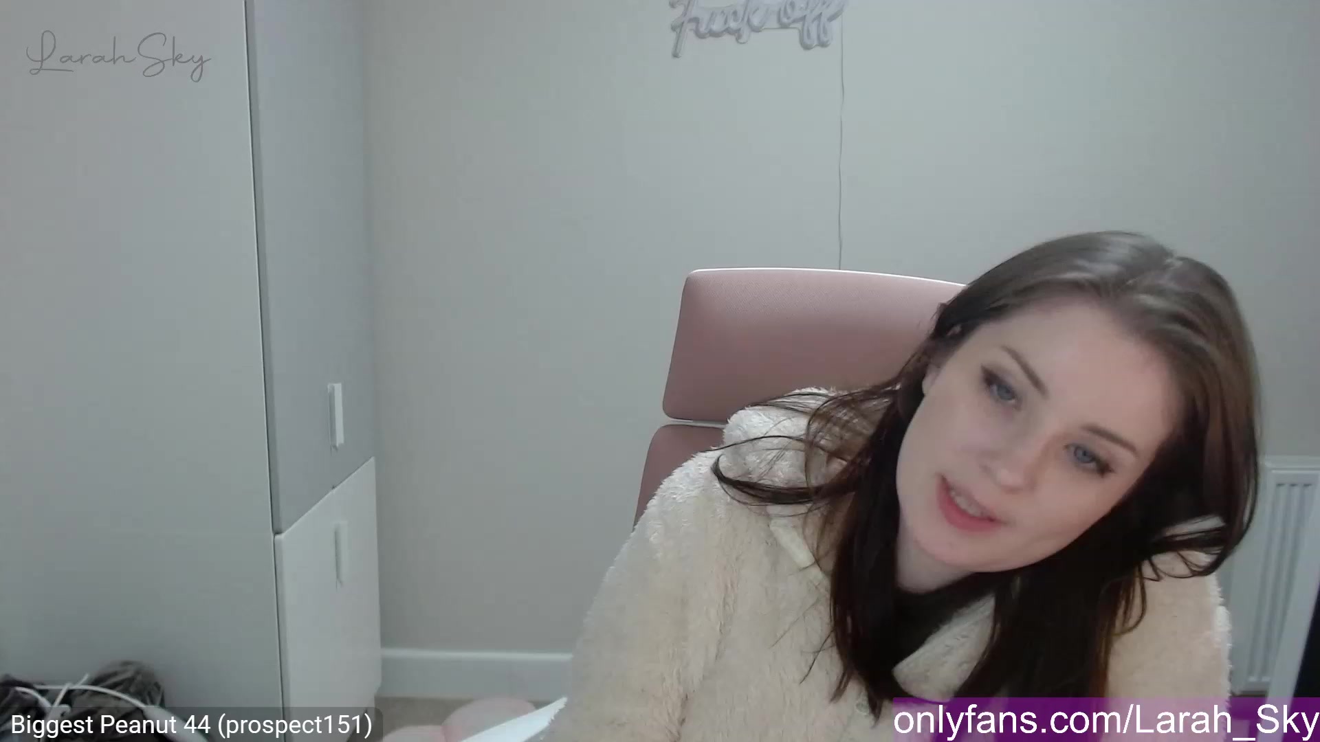 Gallery image thumbnail from Larah_Sky's myfreecams stream on, 03/11/2023, 20:55 image 17 of 20
