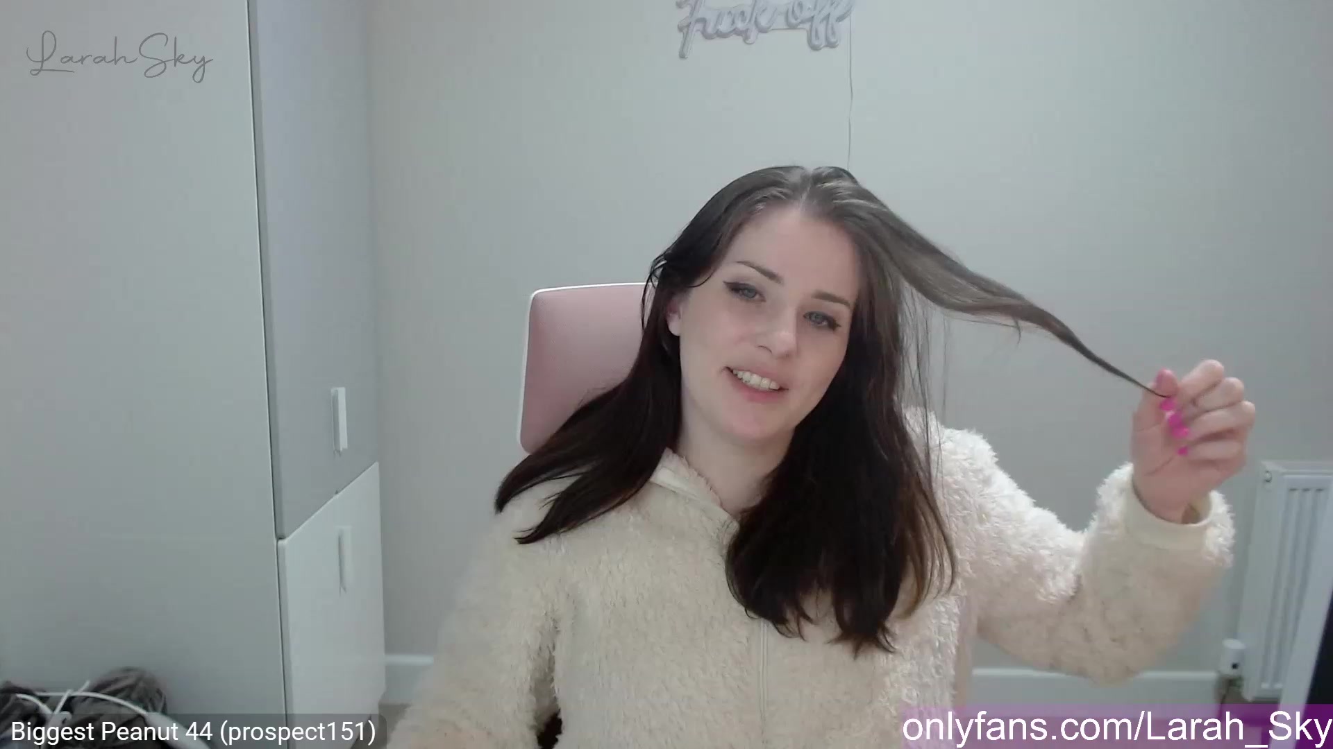 Gallery image thumbnail from Larah_Sky's myfreecams stream on, 03/11/2023, 20:55 image 14 of 20