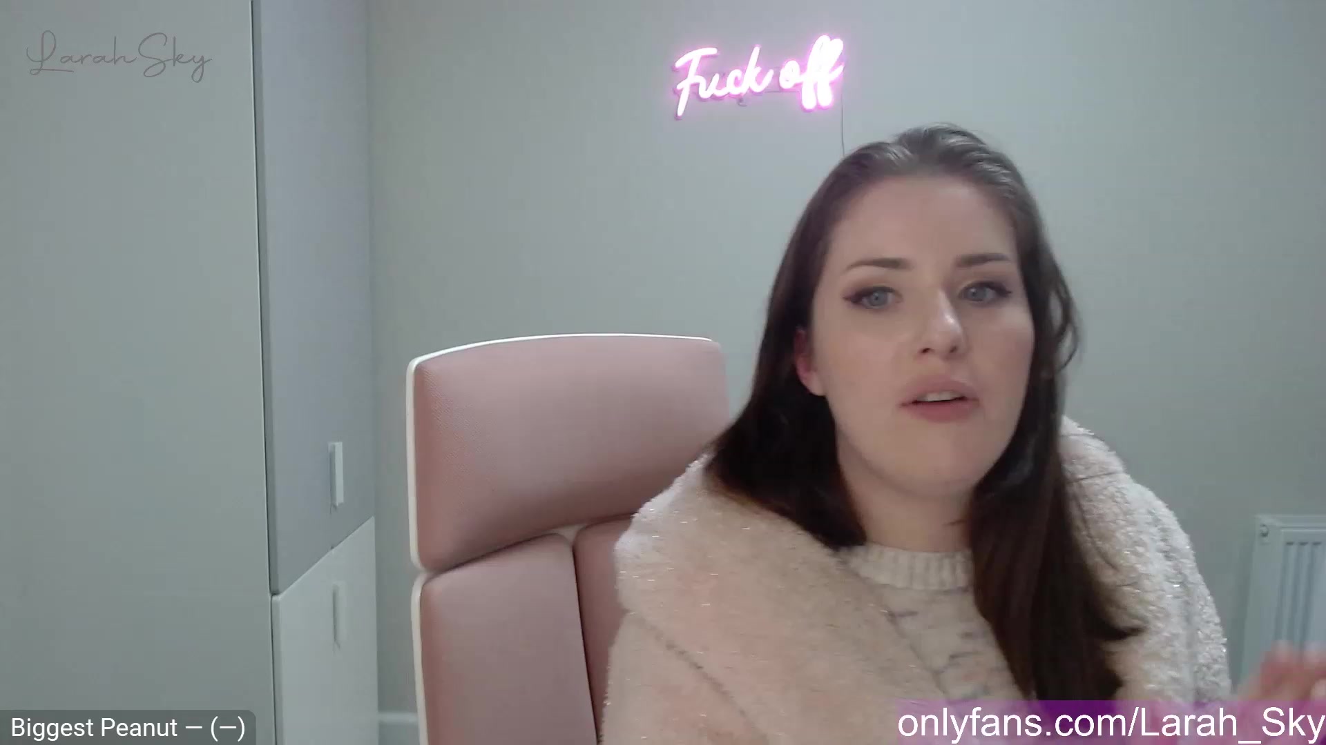 Gallery image thumbnail from Larah_Sky's myfreecams stream on, 03/12/2023, 23:27 image 4 of 20