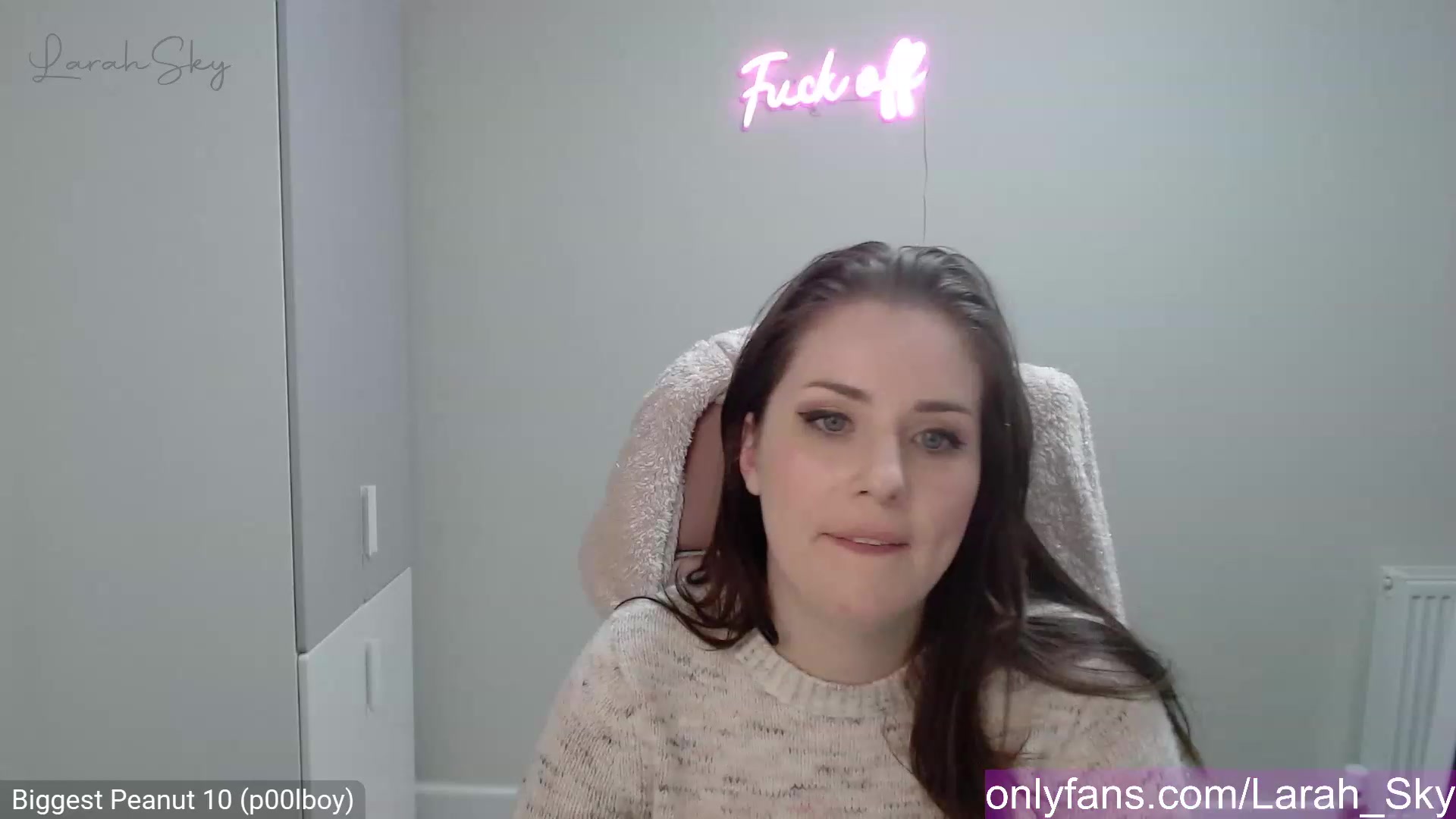 Gallery image thumbnail from Larah_Sky's myfreecams stream on, 03/12/2023, 23:27 image 18 of 20