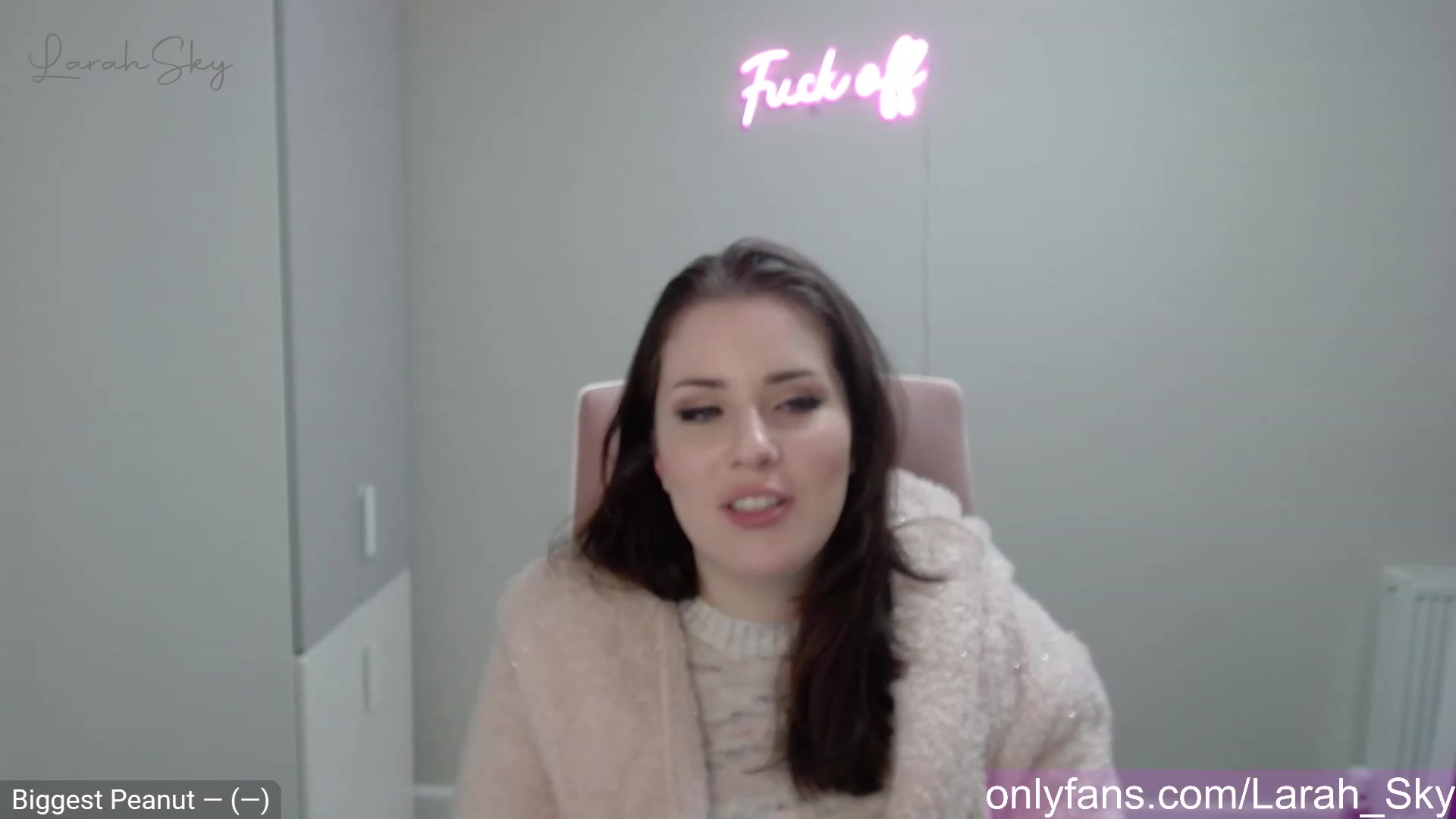 Gallery image thumbnail from Larah_Sky's myfreecams stream on, 03/12/2023, 23:27 image 2 of 20