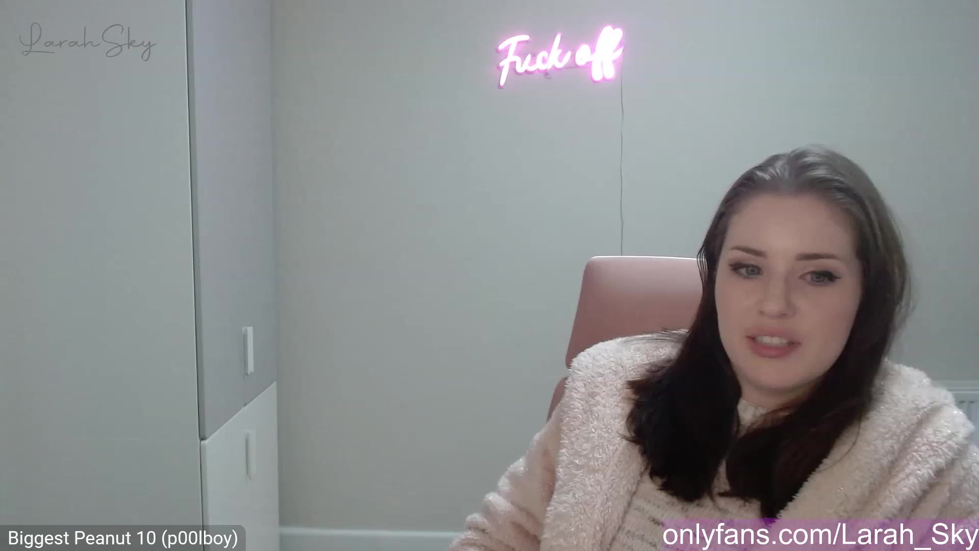 Gallery image thumbnail from Larah_Sky's myfreecams stream on, 03/12/2023, 23:27 image 5 of 20