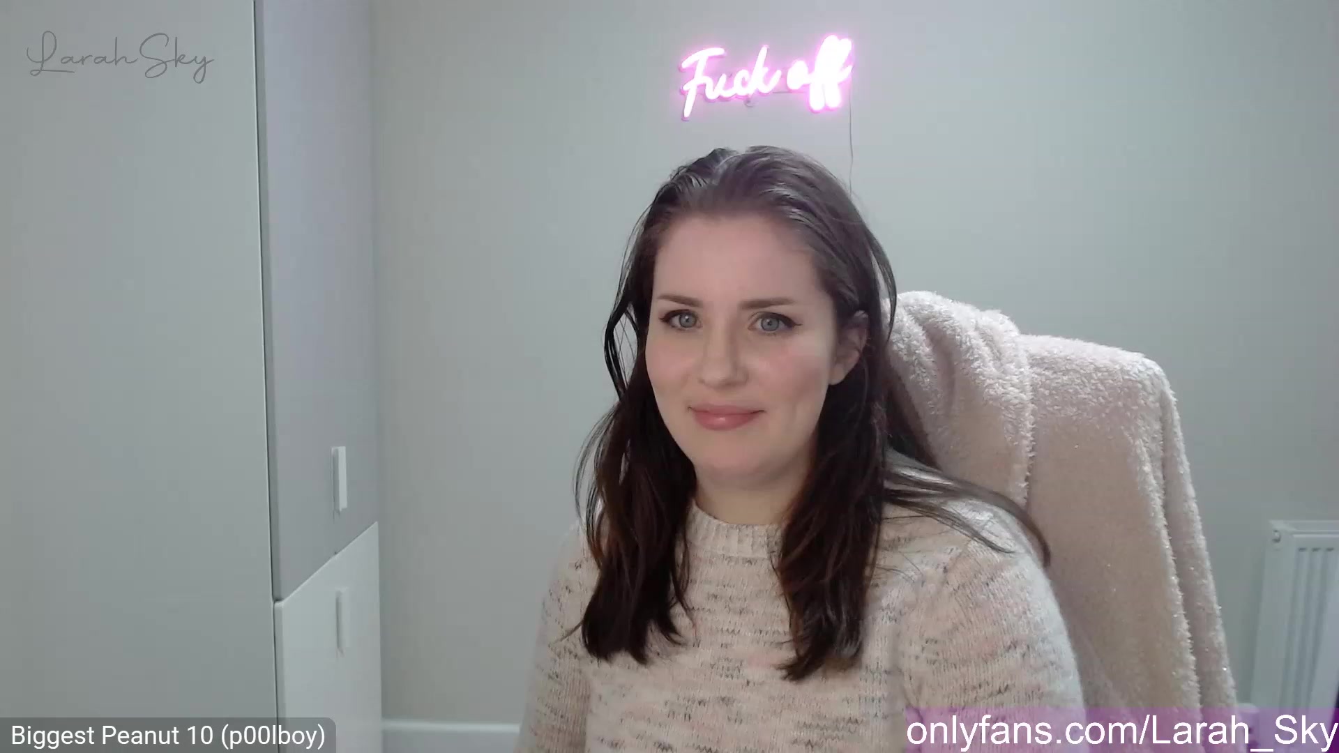 Gallery image thumbnail from Larah_Sky's myfreecams stream on, 03/12/2023, 23:27 image 19 of 20