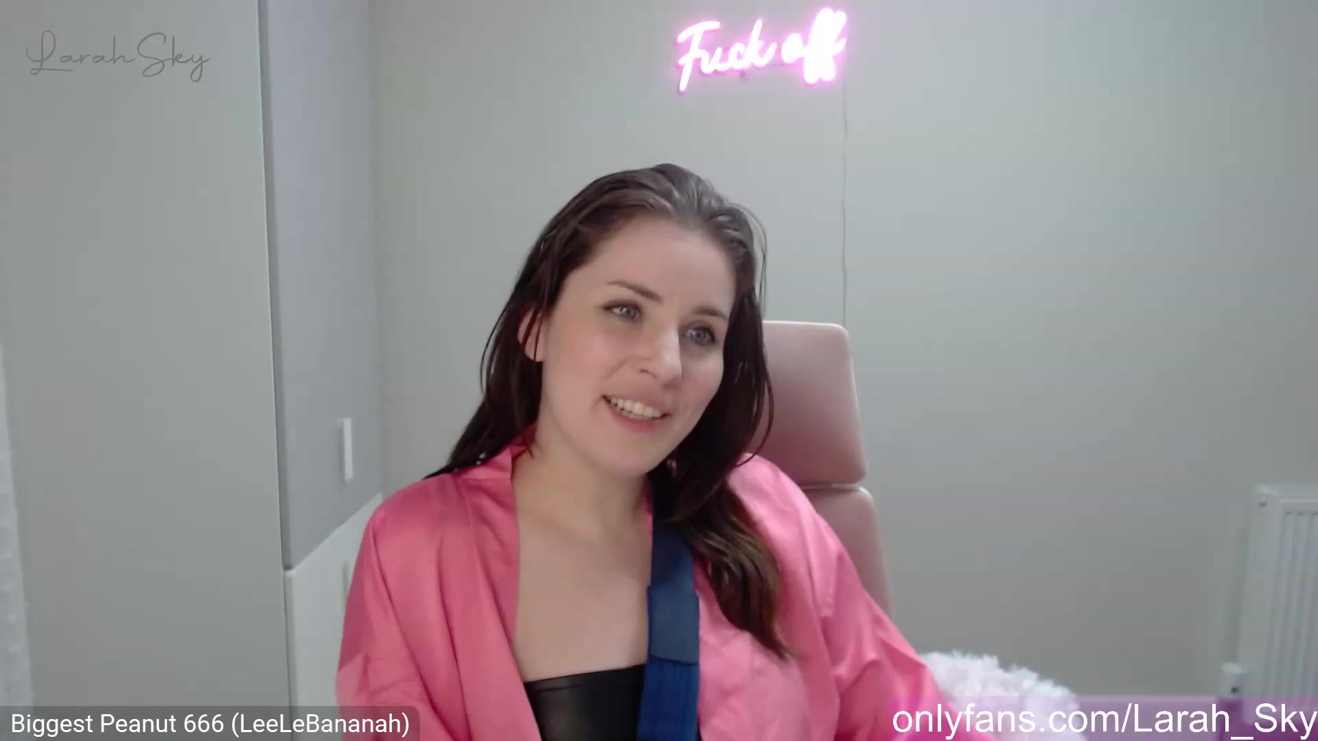 Gallery image thumbnail from Larah_Sky's myfreecams stream on, 03/23/2023, 23:17 image 15 of 20