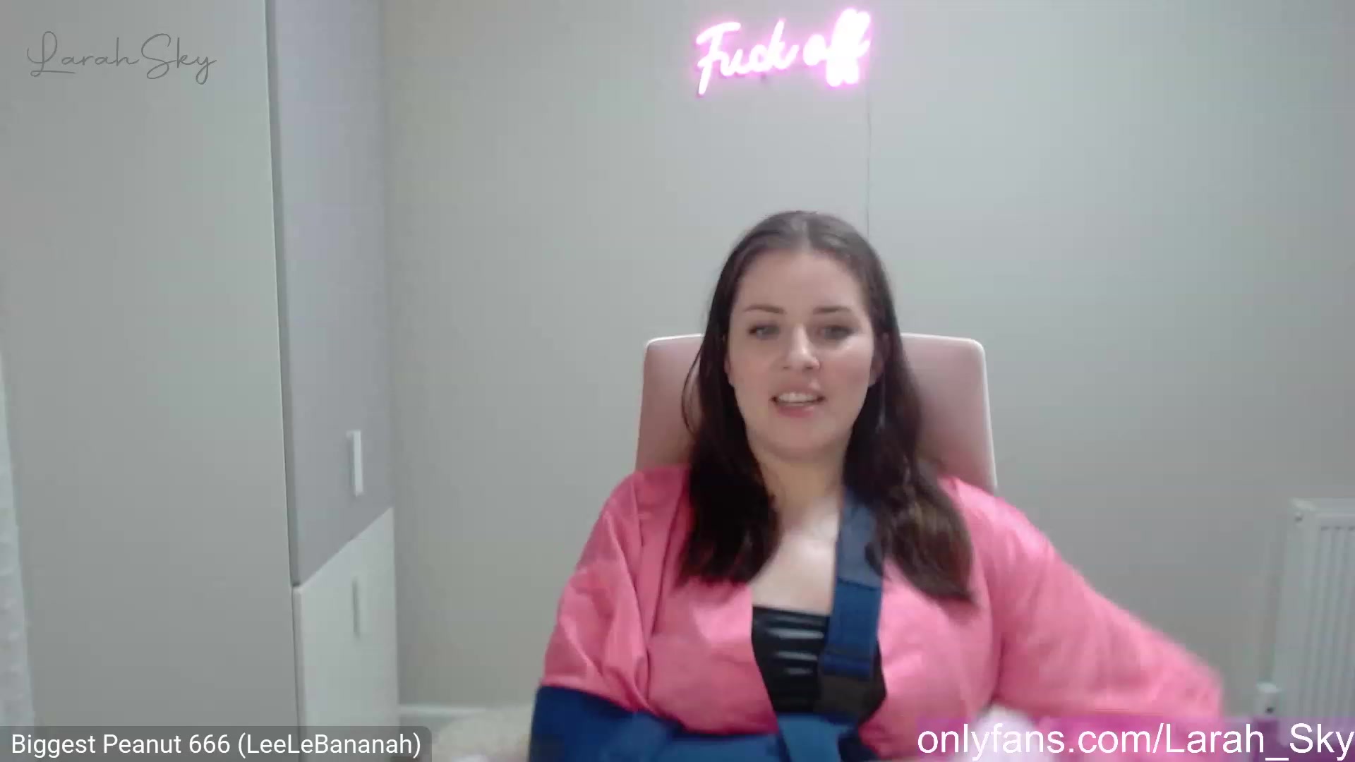 Gallery image thumbnail from Larah_Sky's myfreecams stream on, 03/23/2023, 23:17 image 6 of 20