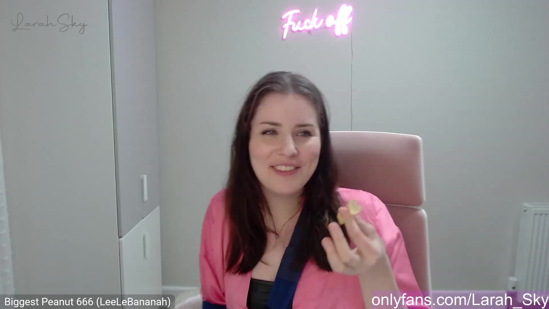 Gallery image thumbnail from Larah_Sky's myfreecams stream on, 03/23/2023, 23:17 image 5 of 20