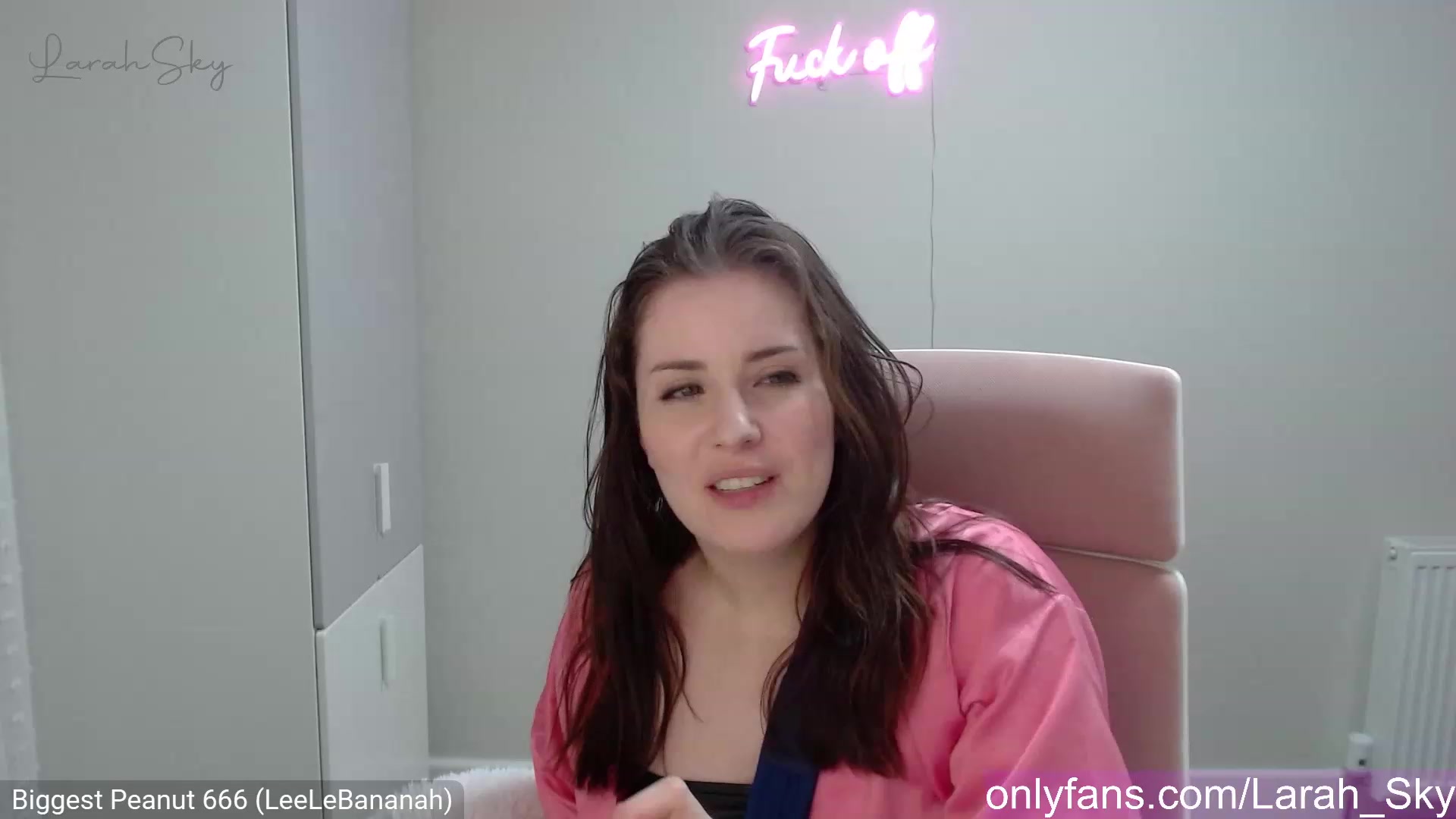 Gallery image thumbnail from Larah_Sky's myfreecams stream on, 03/23/2023, 23:17 image 10 of 20