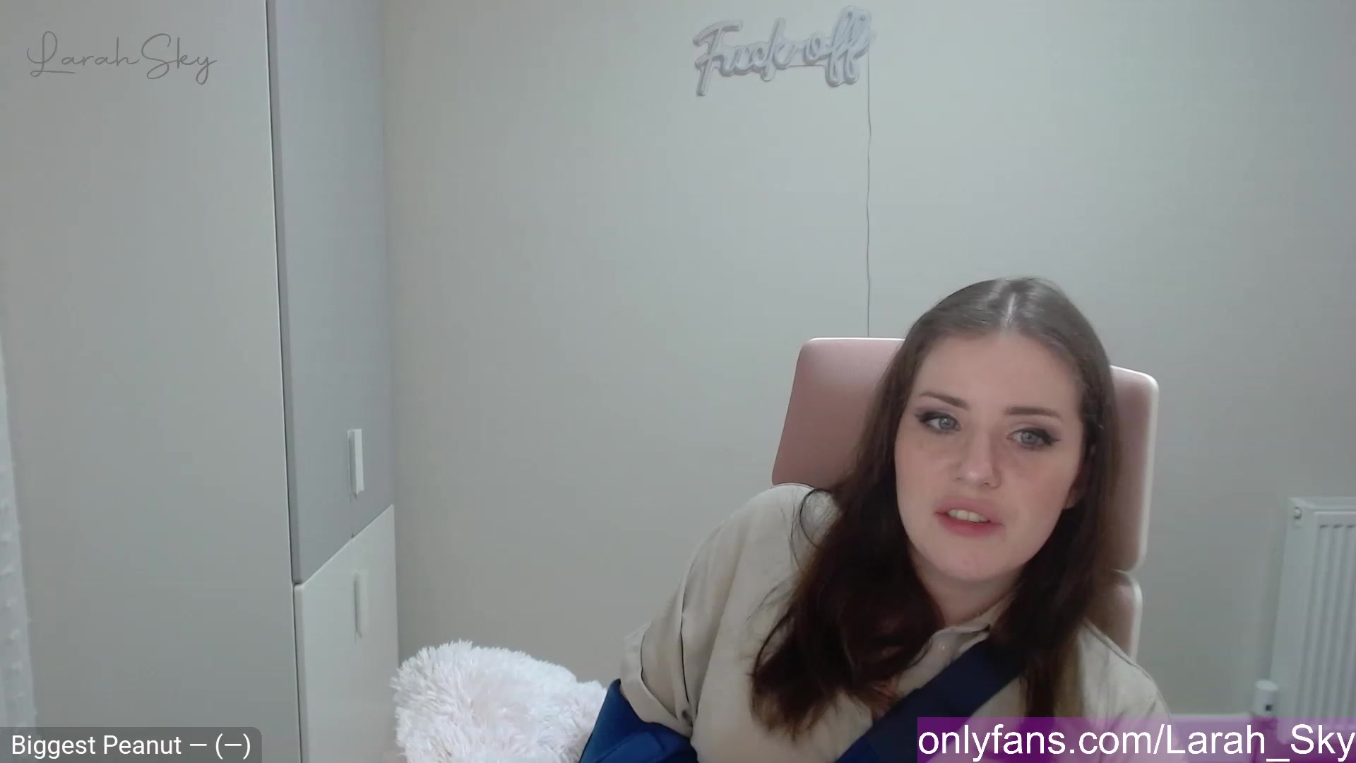 Gallery image thumbnail from Larah_Sky's myfreecams stream on, 03/24/2023, 17:55 image 18 of 20