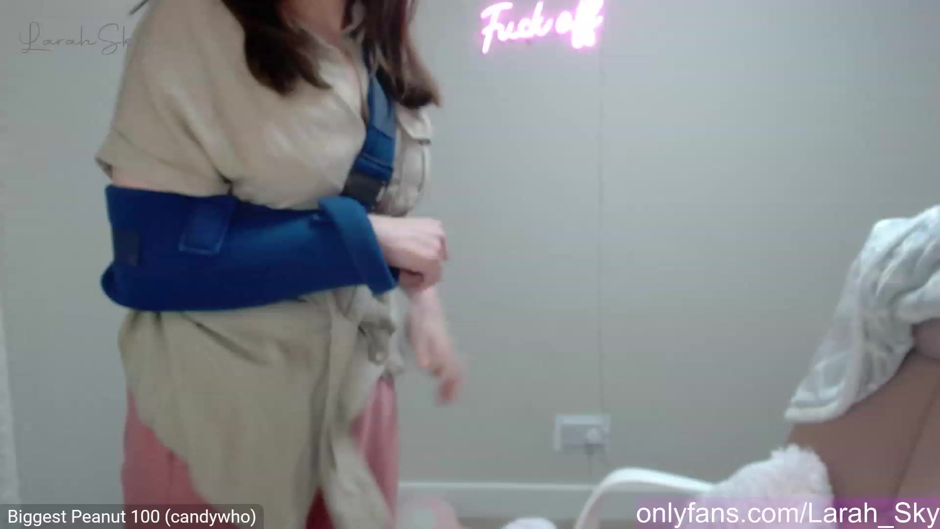 Gallery image thumbnail from Larah_Sky's myfreecams stream on, 03/24/2023, 20:18 image 17 of 20