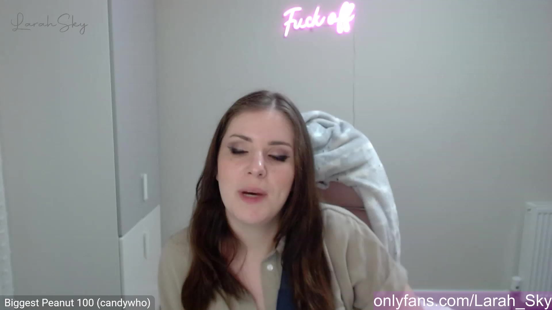Gallery image thumbnail from Larah_Sky's myfreecams stream on, 03/24/2023, 20:18 image 12 of 20
