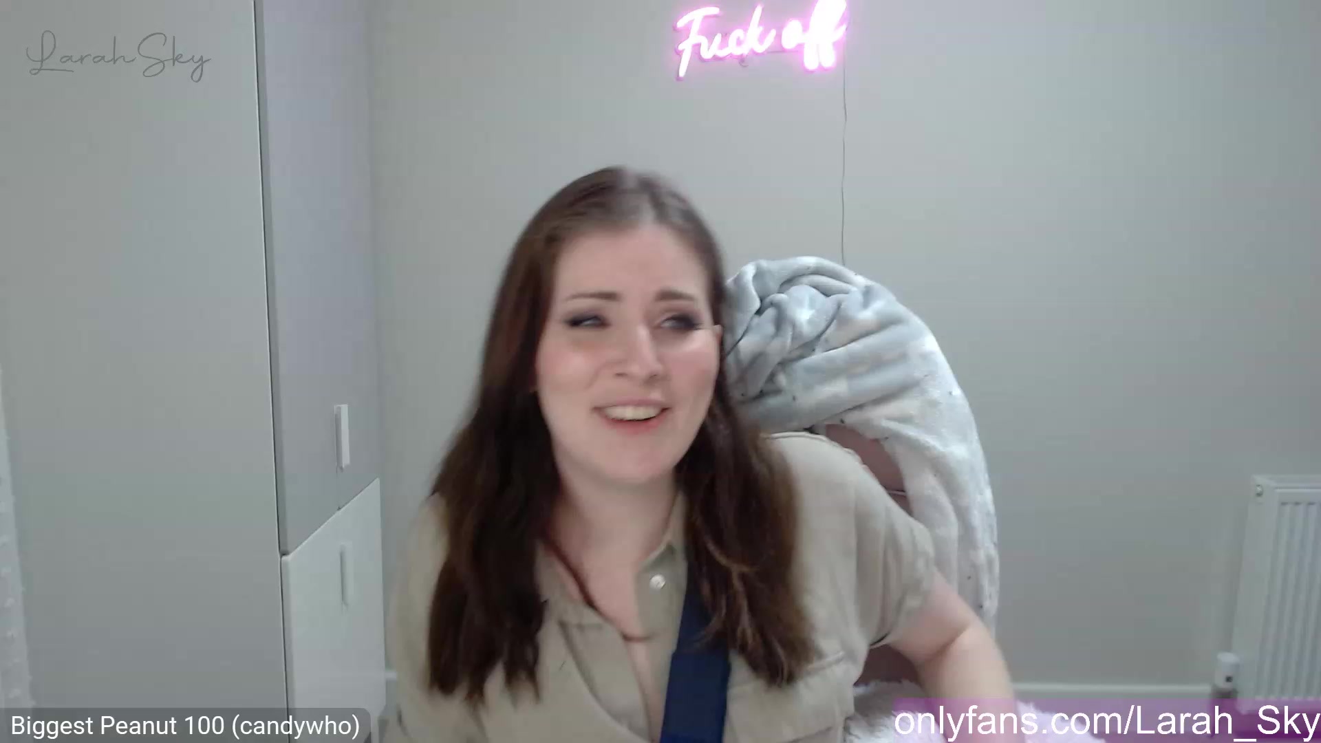 Gallery image thumbnail from Larah_Sky's myfreecams stream on, 03/24/2023, 20:18 image 15 of 20
