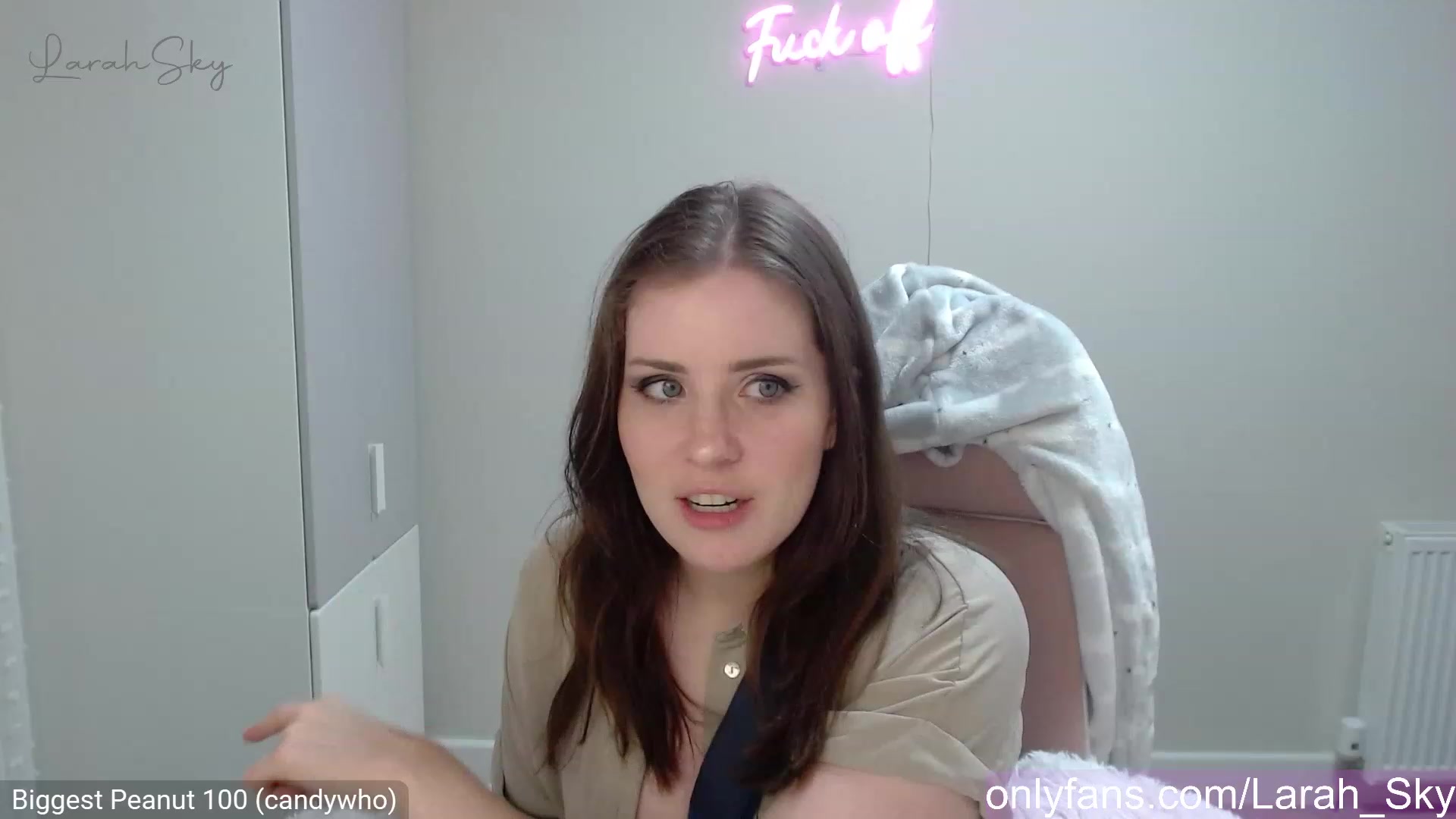 Gallery image thumbnail from Larah_Sky's myfreecams stream on, 03/24/2023, 23:13 image 9 of 20