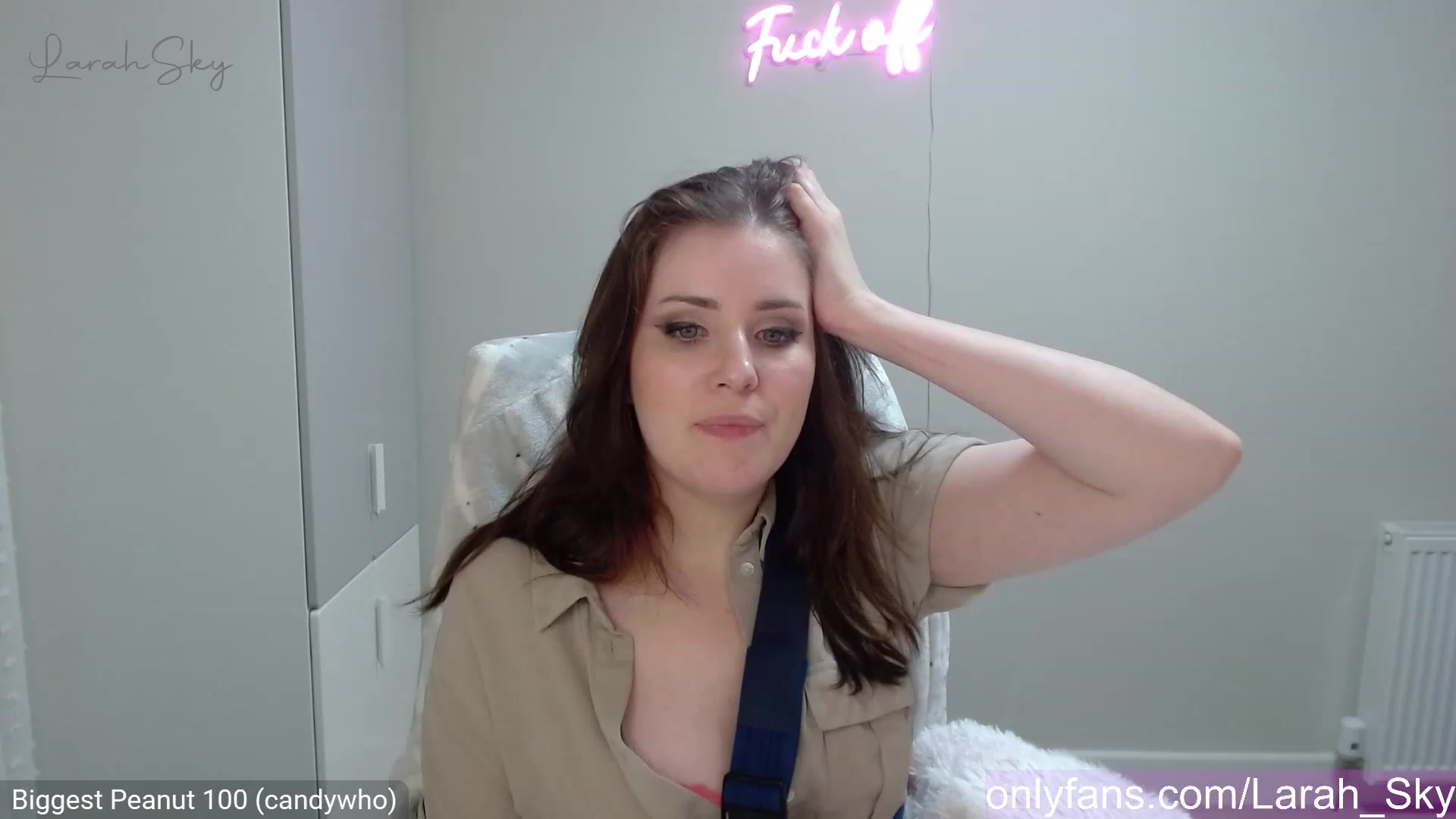 Gallery image thumbnail from Larah_Sky's myfreecams stream on, 03/24/2023, 23:13 image 17 of 20