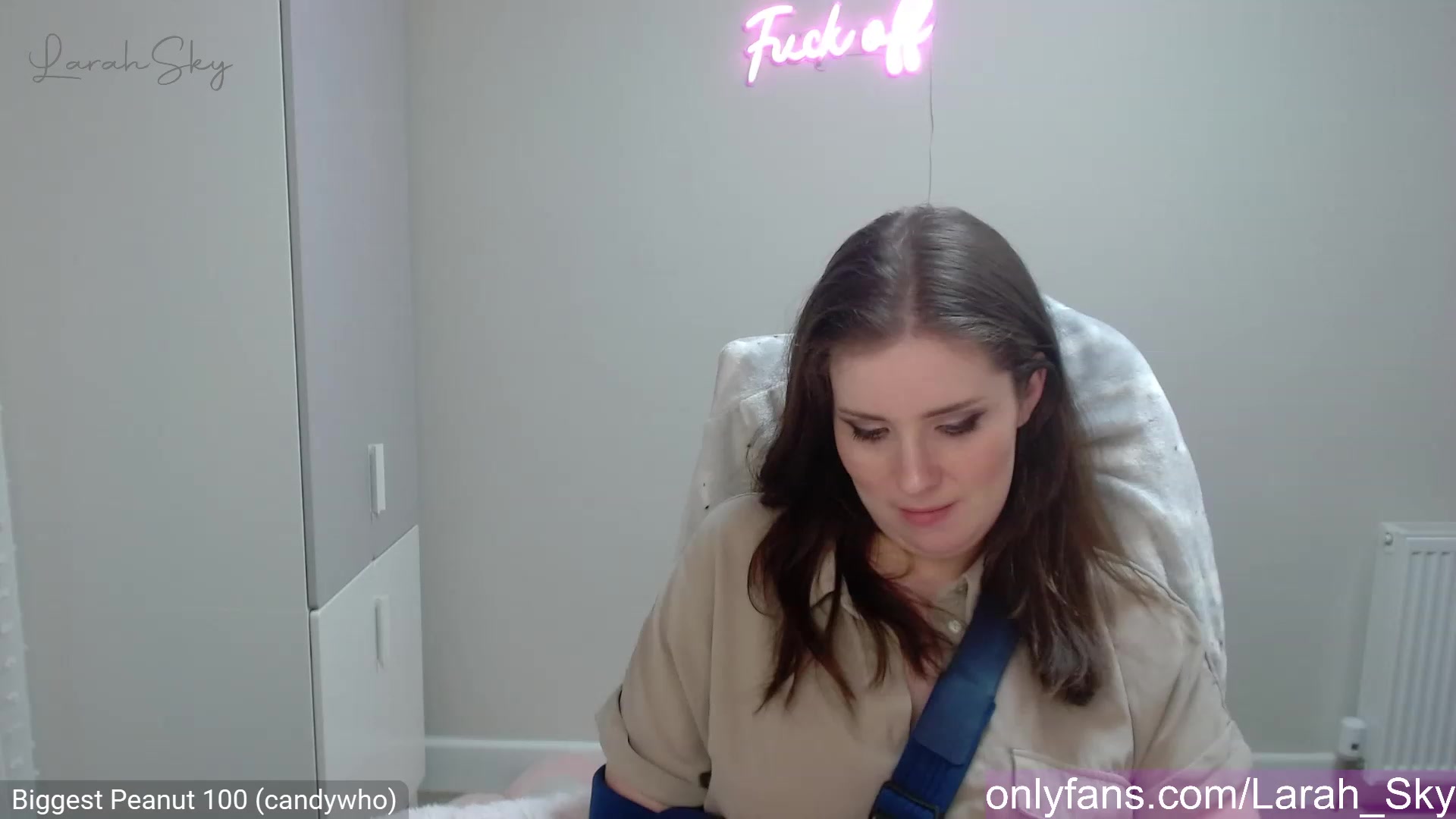 Gallery image thumbnail from Larah_Sky's myfreecams stream on, 03/24/2023, 23:13 image 3 of 20