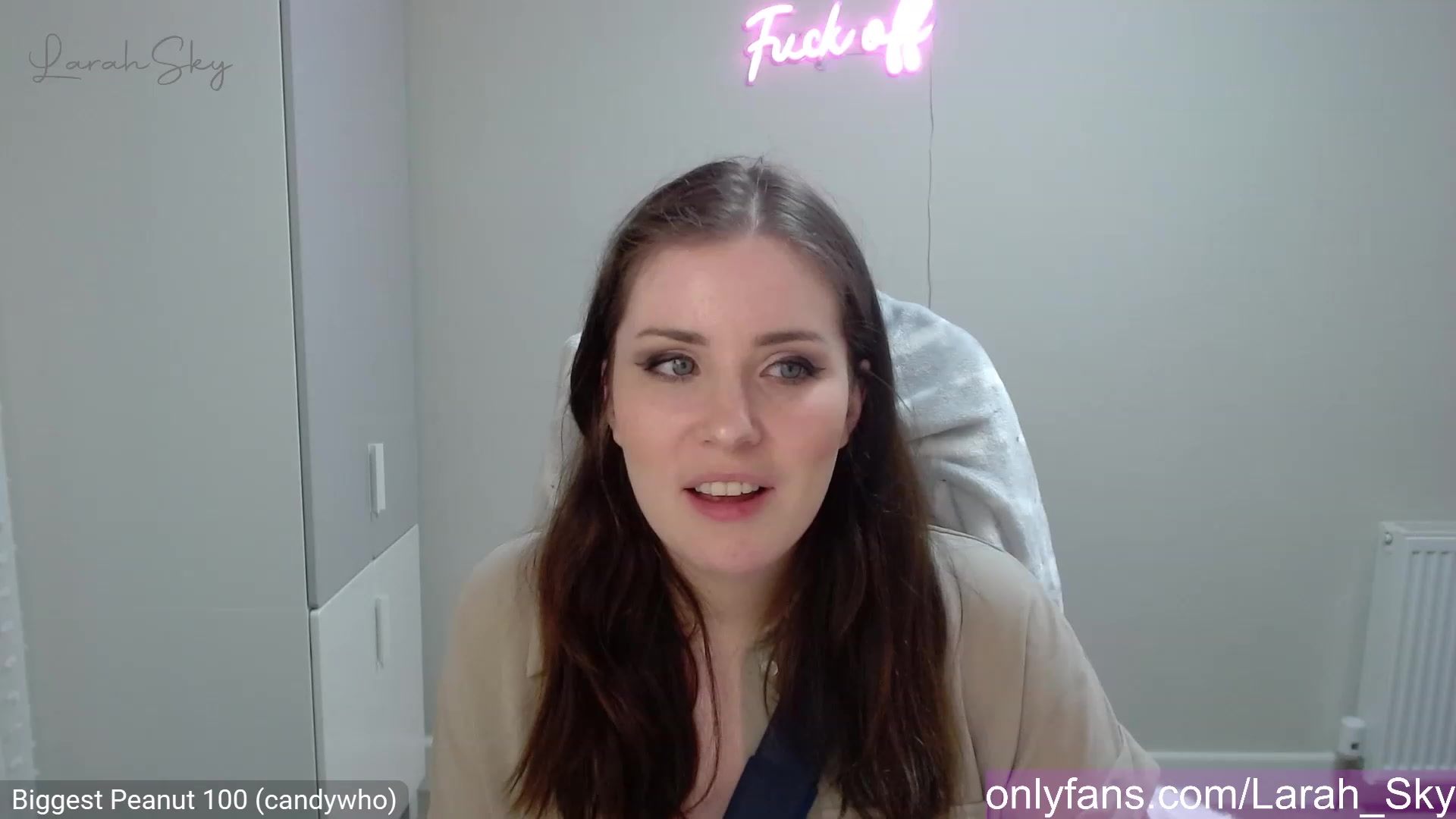 Gallery image thumbnail from Larah_Sky's myfreecams stream on, 03/24/2023, 23:13 image 15 of 20