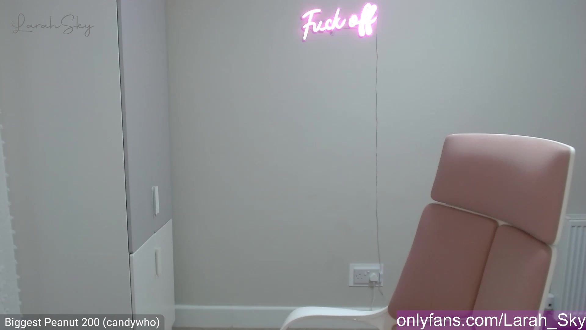 Gallery image thumbnail from Larah_Sky's myfreecams stream on, 03/26/2023, 22:23 image 10 of 20