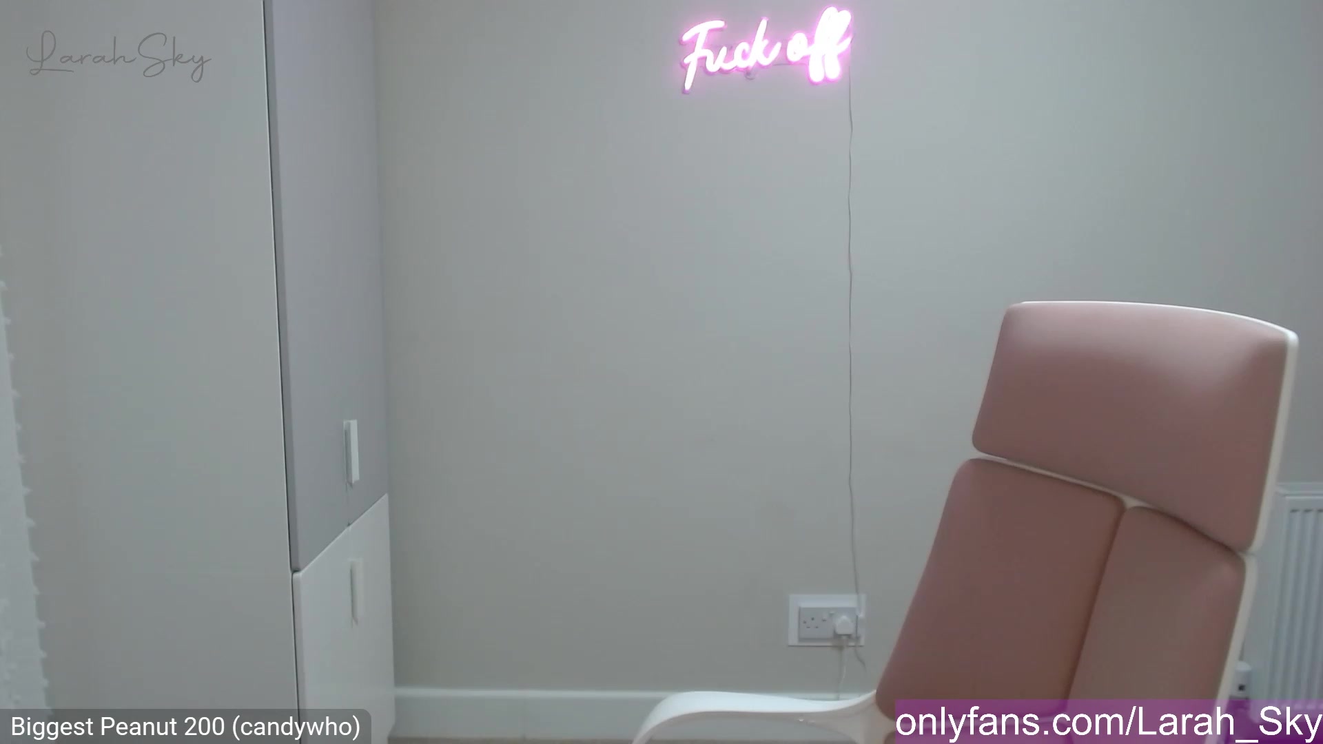 Gallery image thumbnail from Larah_Sky's myfreecams stream on, 03/26/2023, 22:23 image 9 of 20