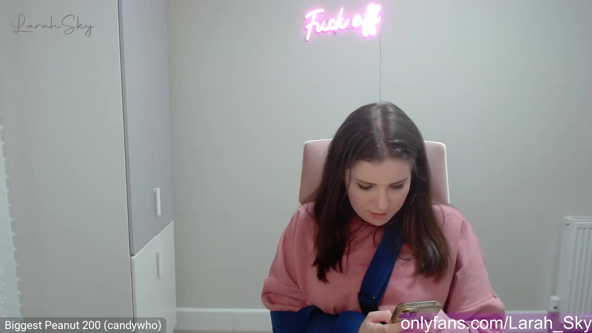 Gallery image thumbnail from Larah_Sky's myfreecams stream on, 03/26/2023, 22:23 image 7 of 20