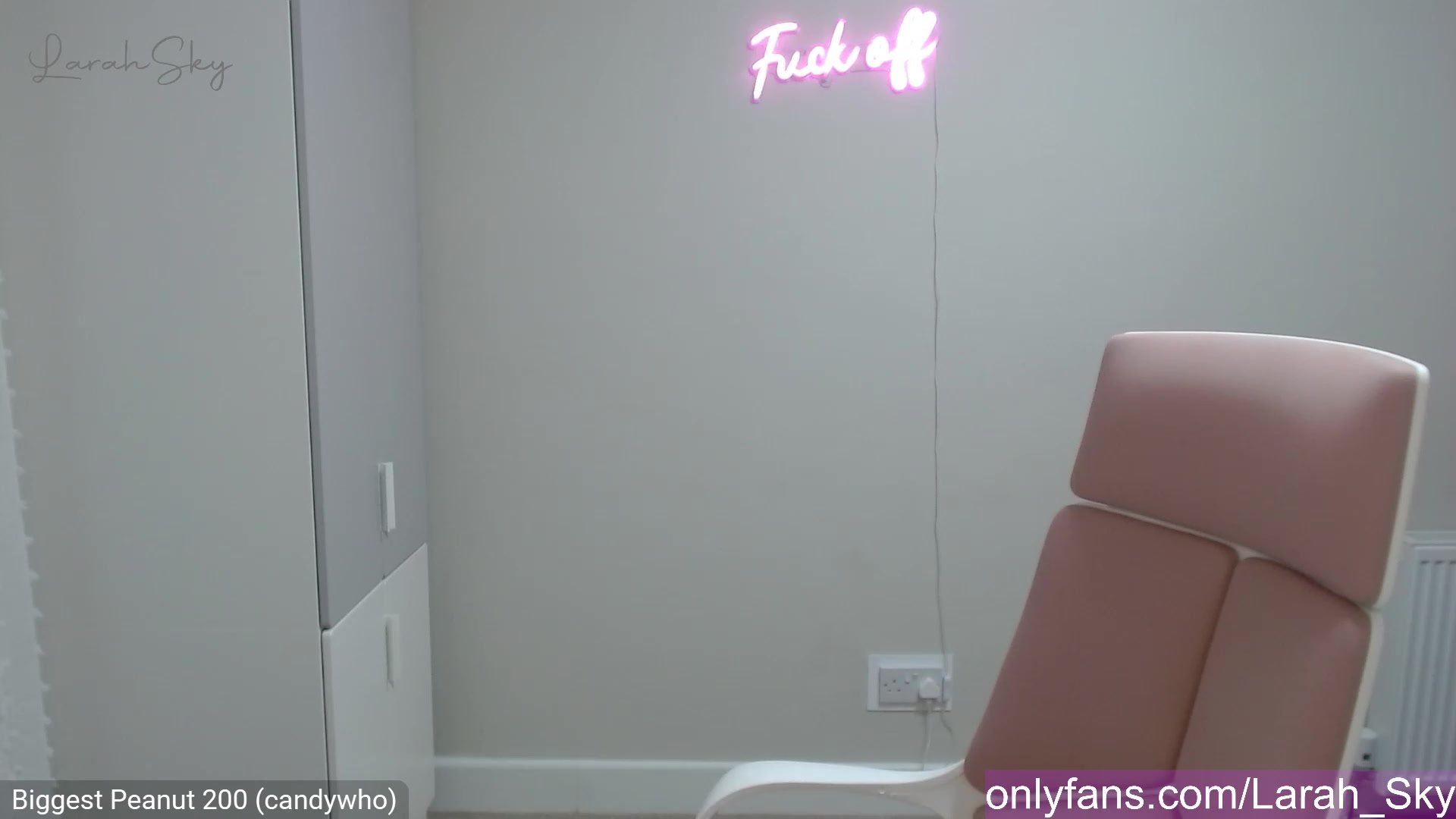 Gallery image thumbnail from Larah_Sky's myfreecams stream on, 03/26/2023, 22:23 image 11 of 20