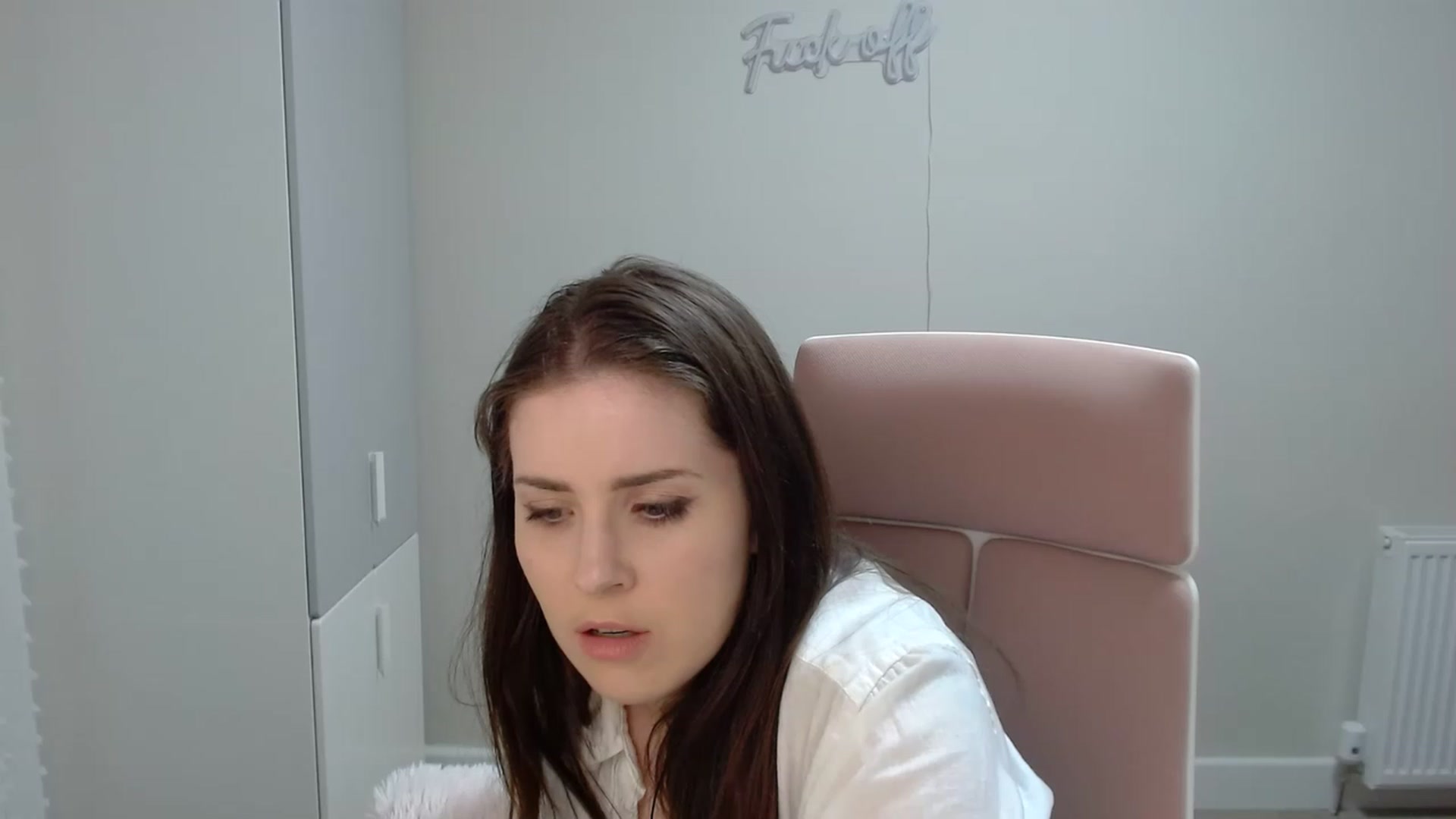 Gallery image thumbnail from Larah_Sky's myfreecams stream on, 03/27/2023, 20:52 image 6 of 20