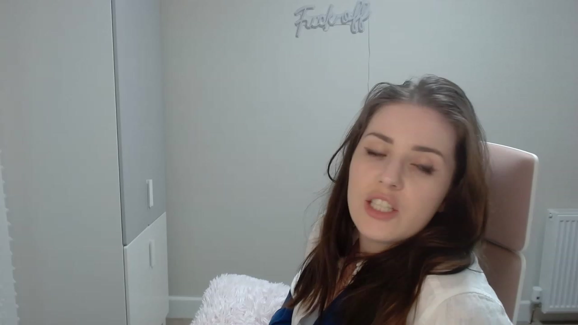 Gallery image thumbnail from Larah_Sky's myfreecams stream on, 03/27/2023, 20:52 image 11 of 20