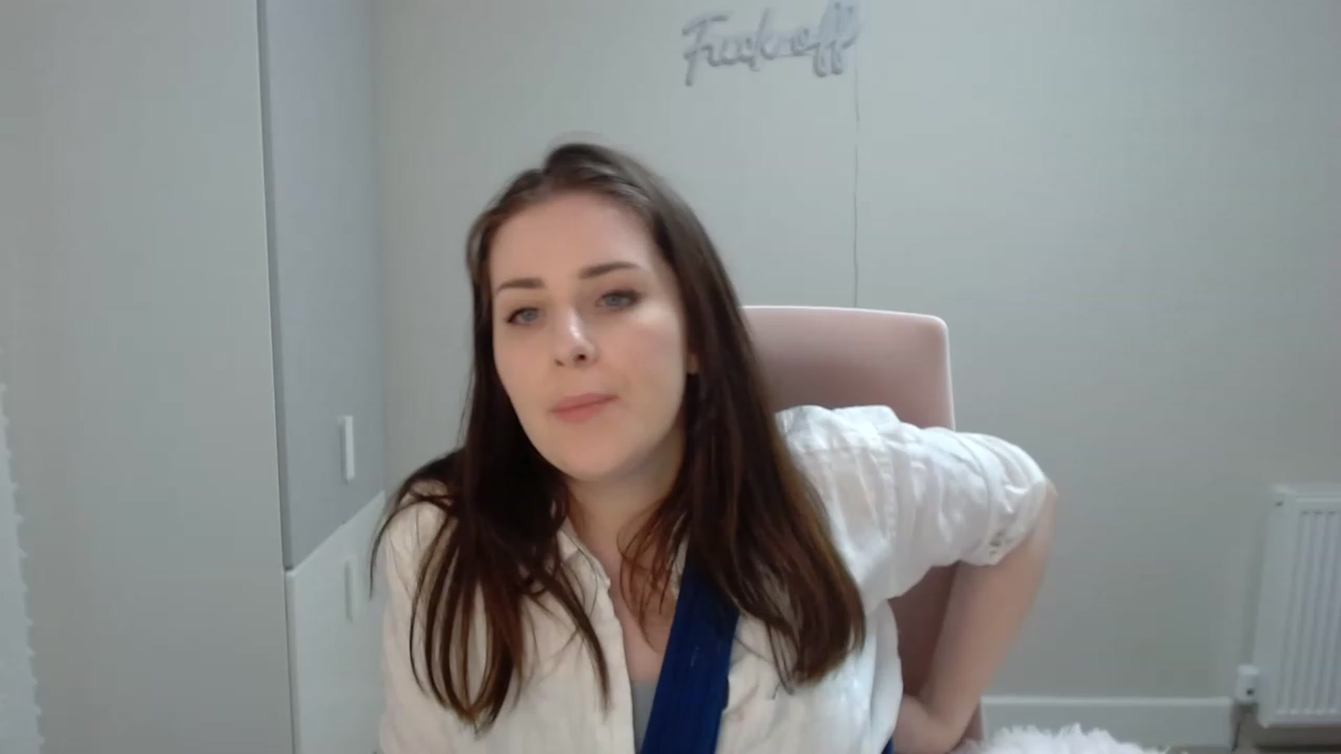 Gallery image thumbnail from Larah_Sky's myfreecams stream on, 03/27/2023, 20:52 image 8 of 20