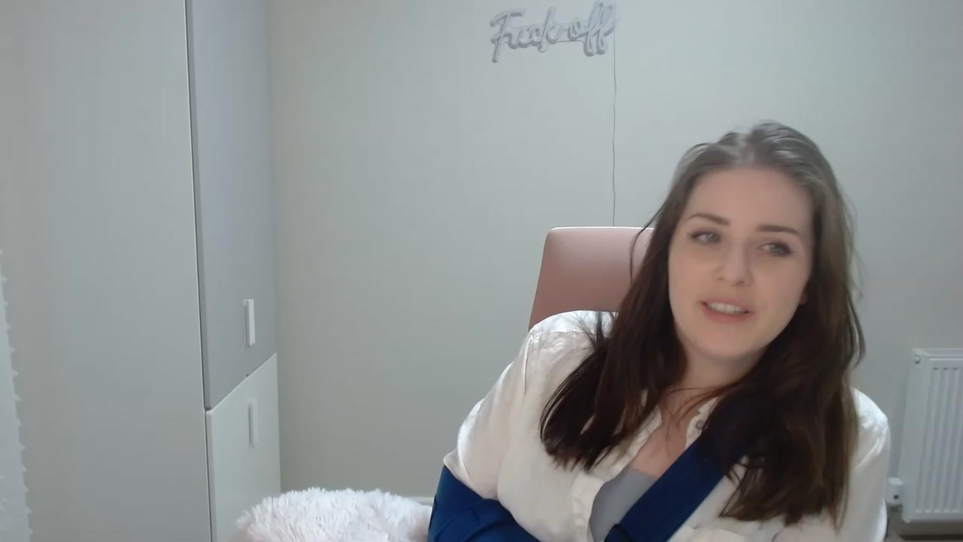 Gallery image thumbnail from Larah_Sky's myfreecams stream on, 03/27/2023, 20:52 image 13 of 20