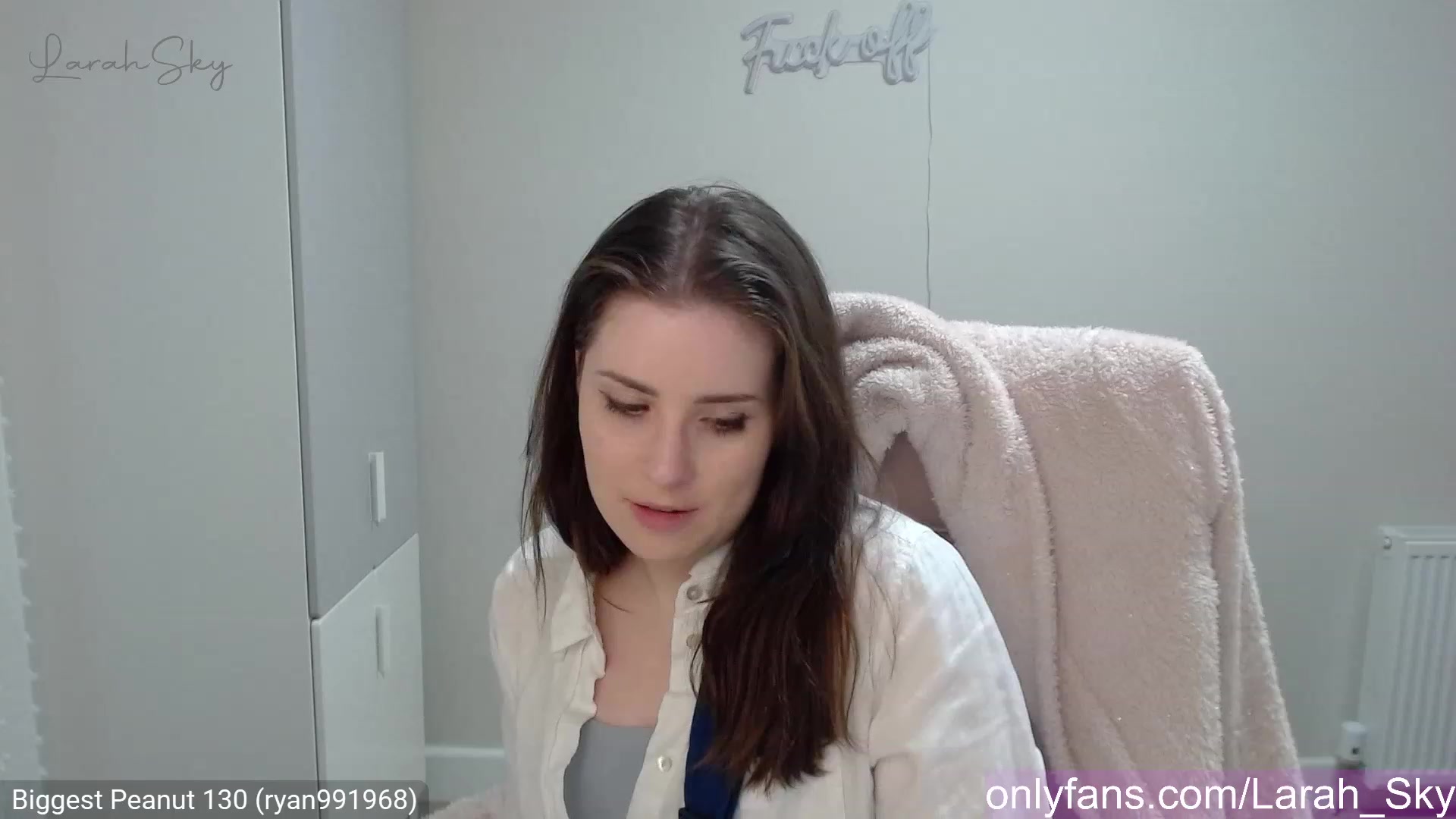 Gallery image thumbnail from Larah_Sky's myfreecams stream on, 03/27/2023, 21:57 image 4 of 20