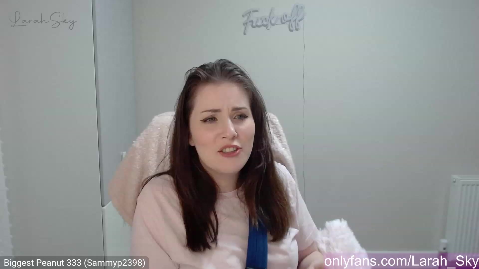 Gallery image thumbnail from Larah_Sky's myfreecams stream on, 03/28/2023, 22:16 image 6 of 20